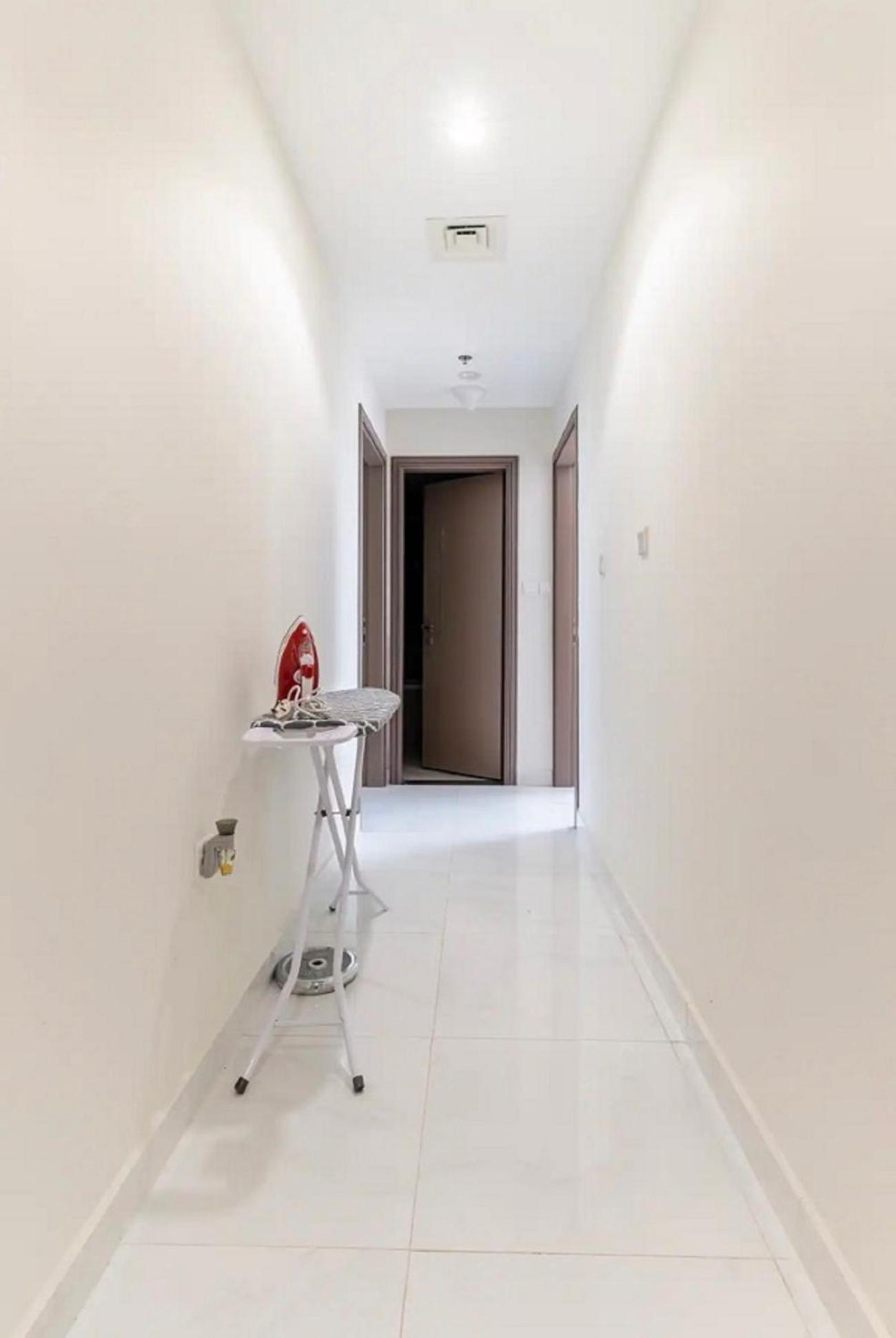 Apartamento Bright & Cozy, Near Metro & Downtown, Pool, Gym Dubái