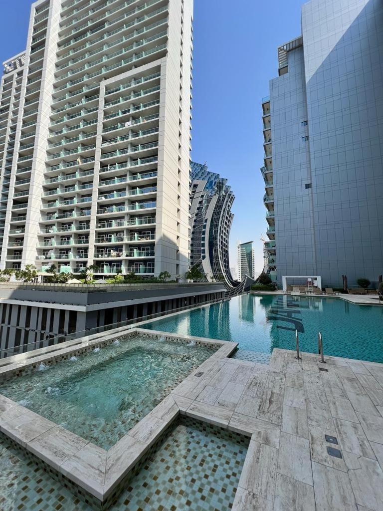Lägenhet 5* Studio, 10min Walk To Mall, 1min Bay Sqr *