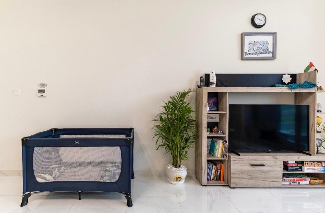 Bright & Cozy, Near Metro & Downtown, Pool, Gym Dubái