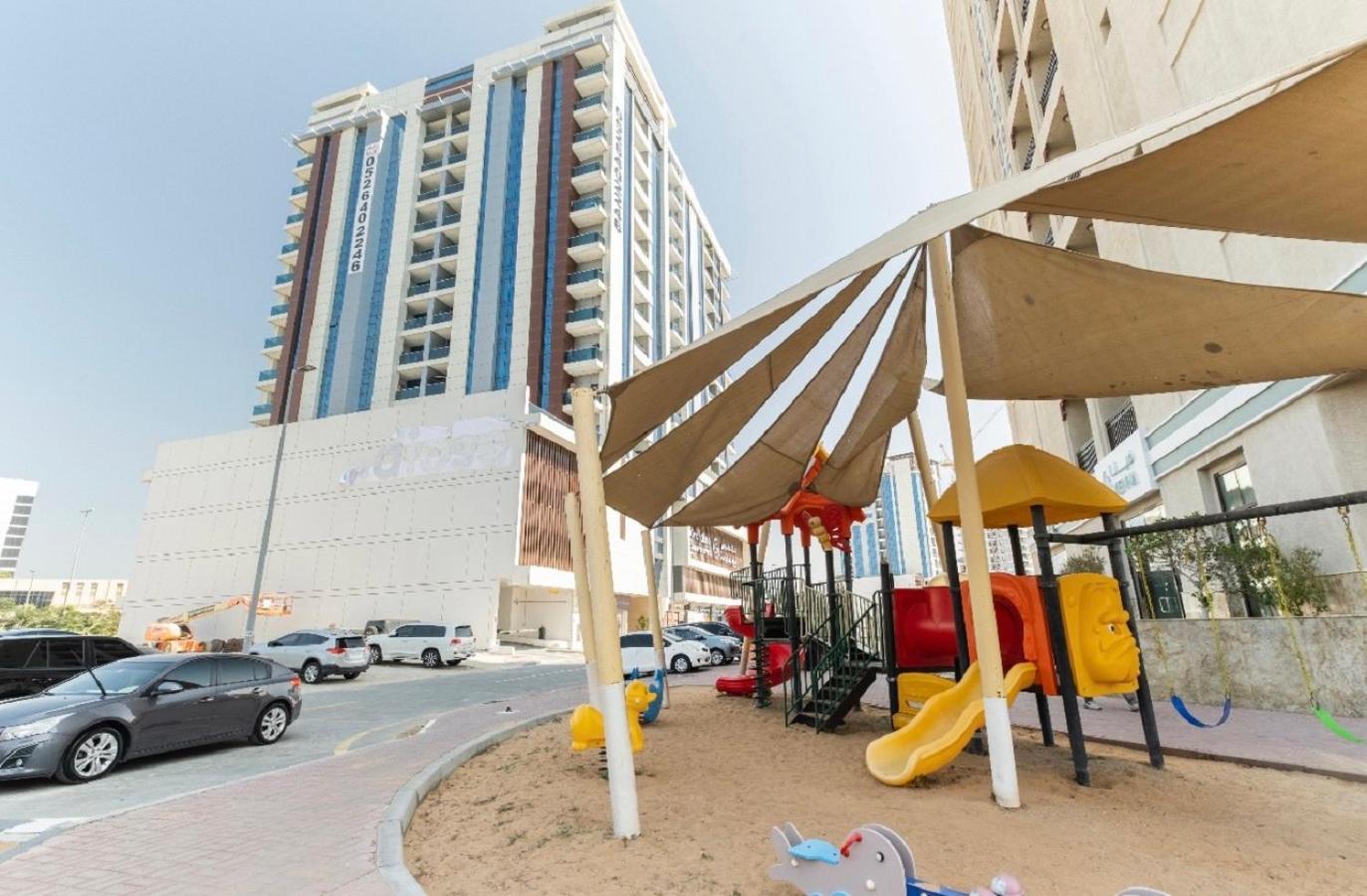 Bright & Cozy, Near Metro & Downtown, Pool, Gym *