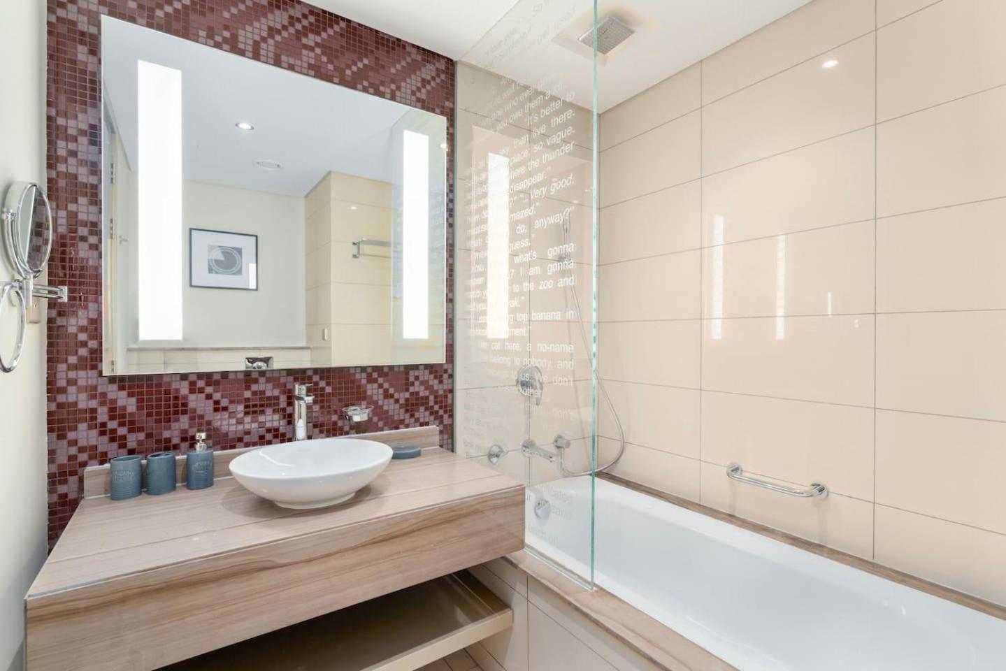 Appartamento White Sage - Glamorous & Spacious 2br At Damac Paramount Towers *