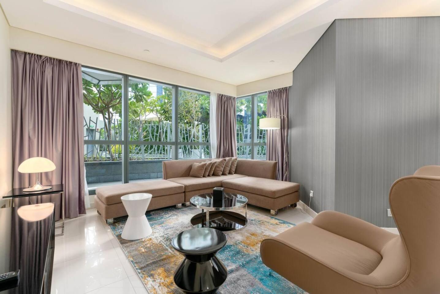White Sage - Glamorous & Spacious 2br At Damac Paramount Towers * Dubai