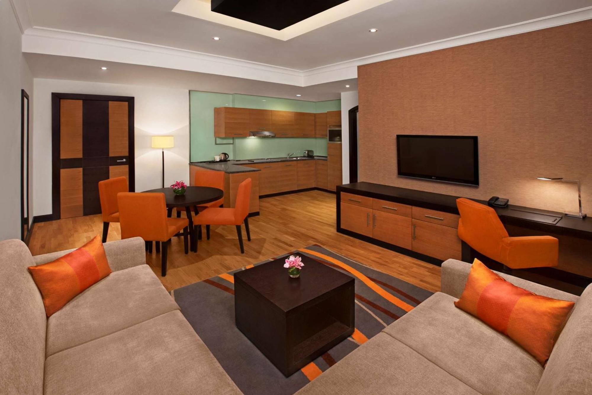 Doubletree By Hilton And Residences - Al Barsha 4*