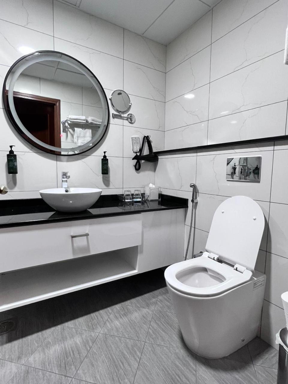 Howard Johnson Bur Hotell 3*