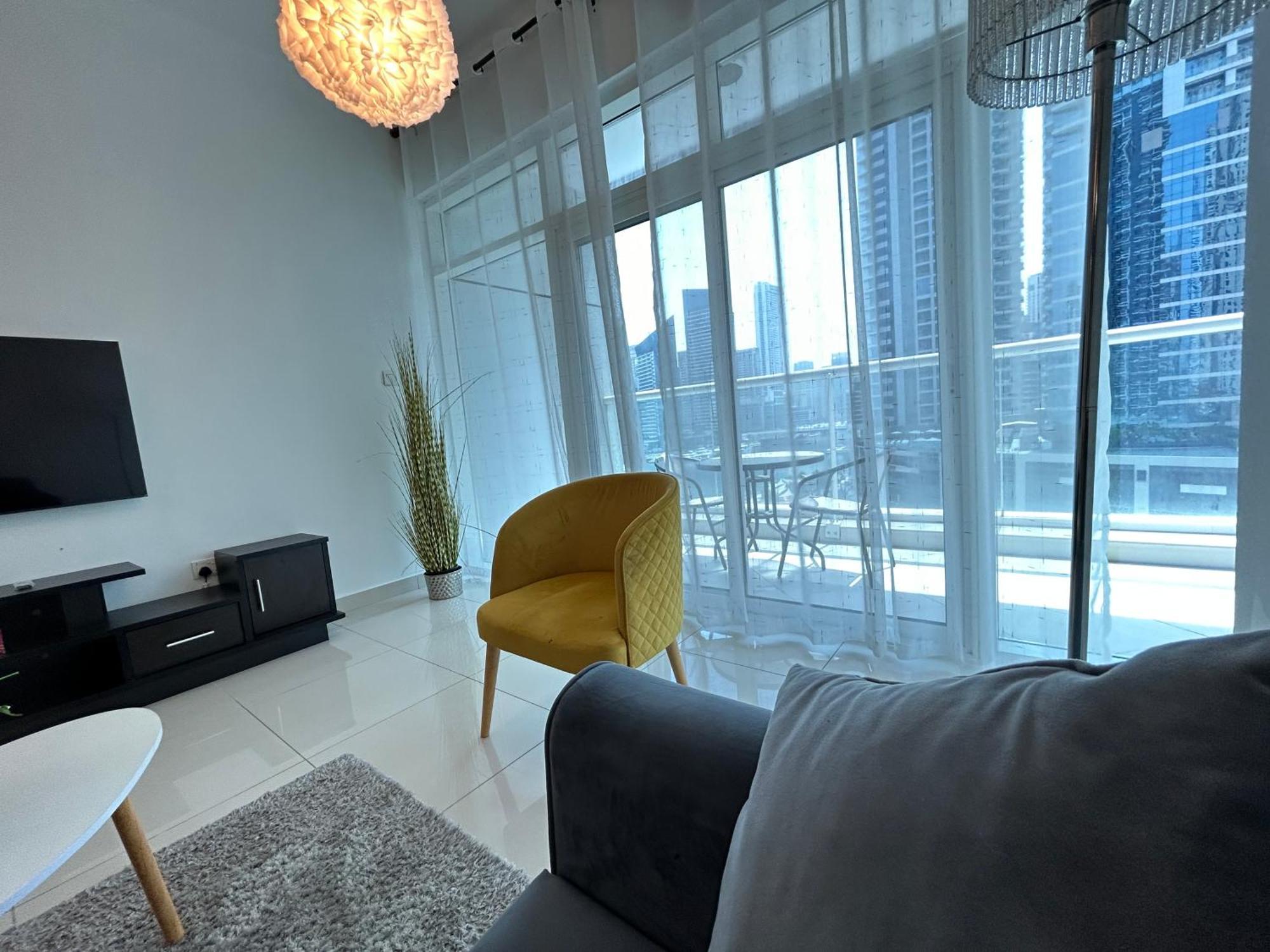 Golden Vacation Homes Continental Tower Marina Apartemen Dubai