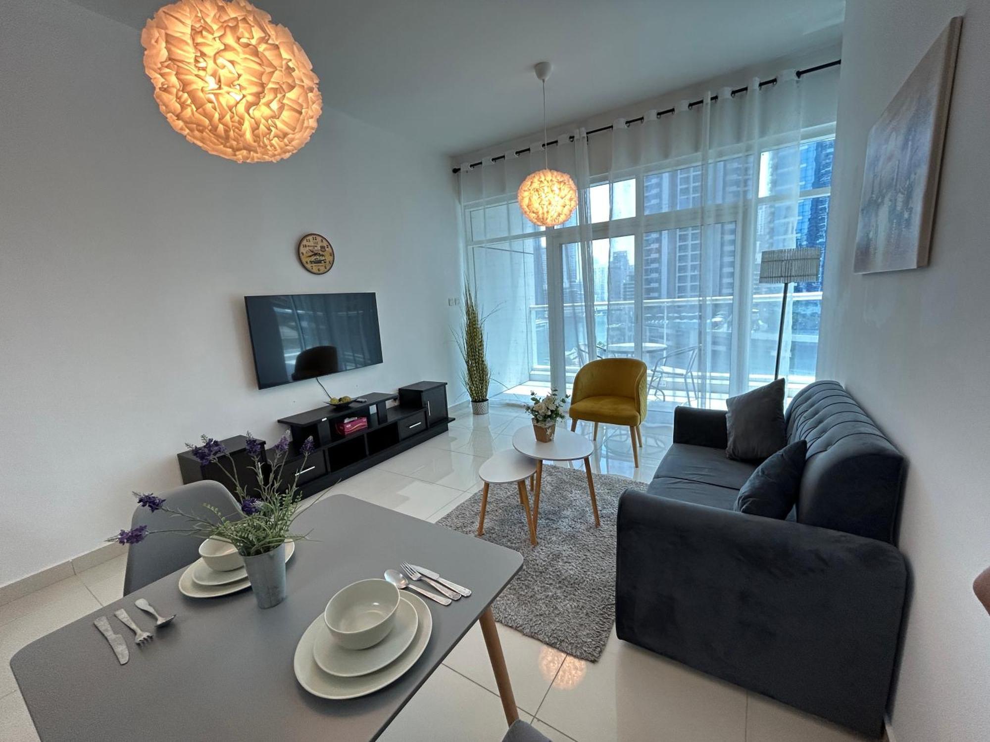 Golden Vacation Homes Continental Tower Marina Apartemen