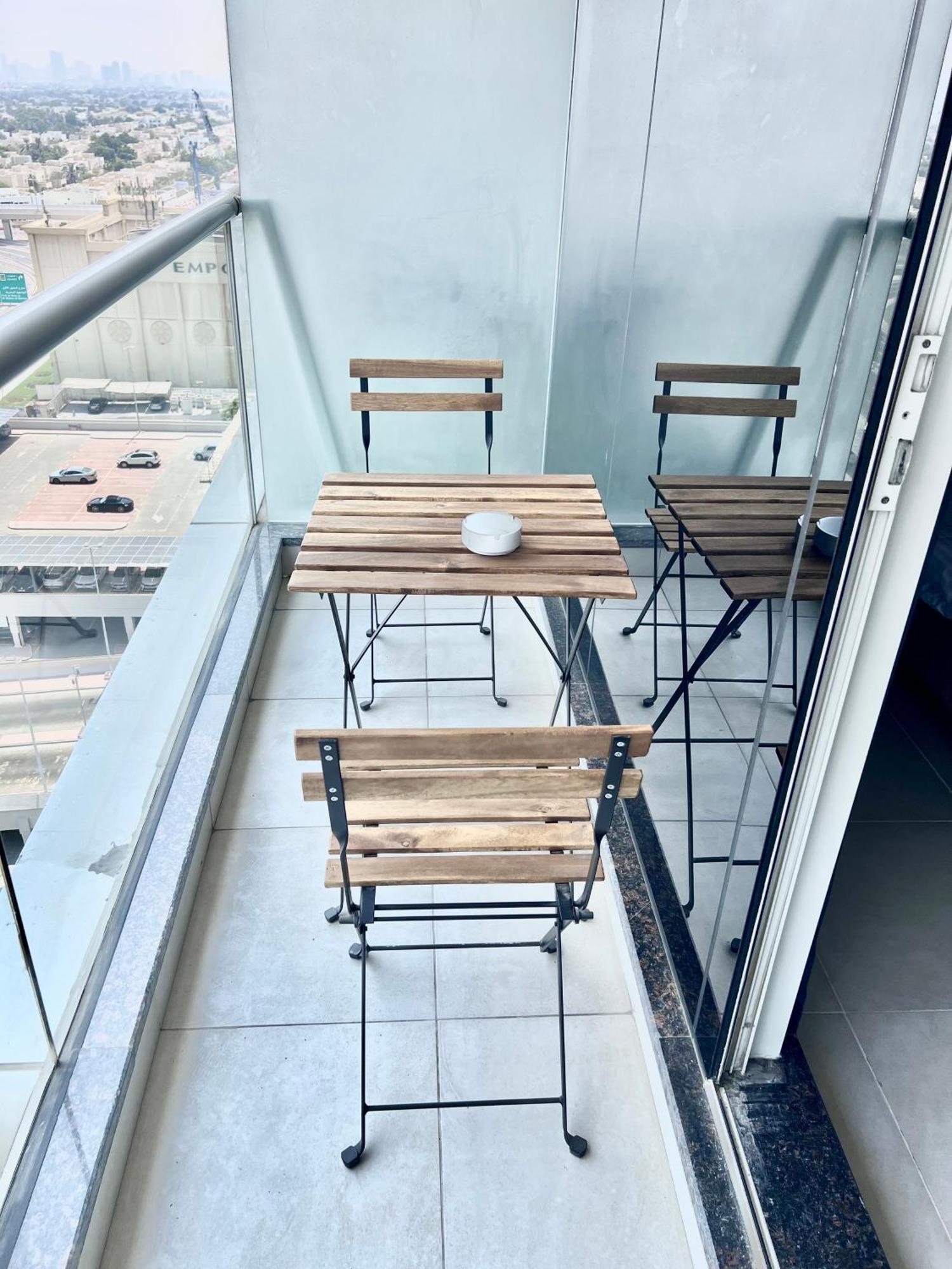 Cosmos Living Spacious With Balcony *