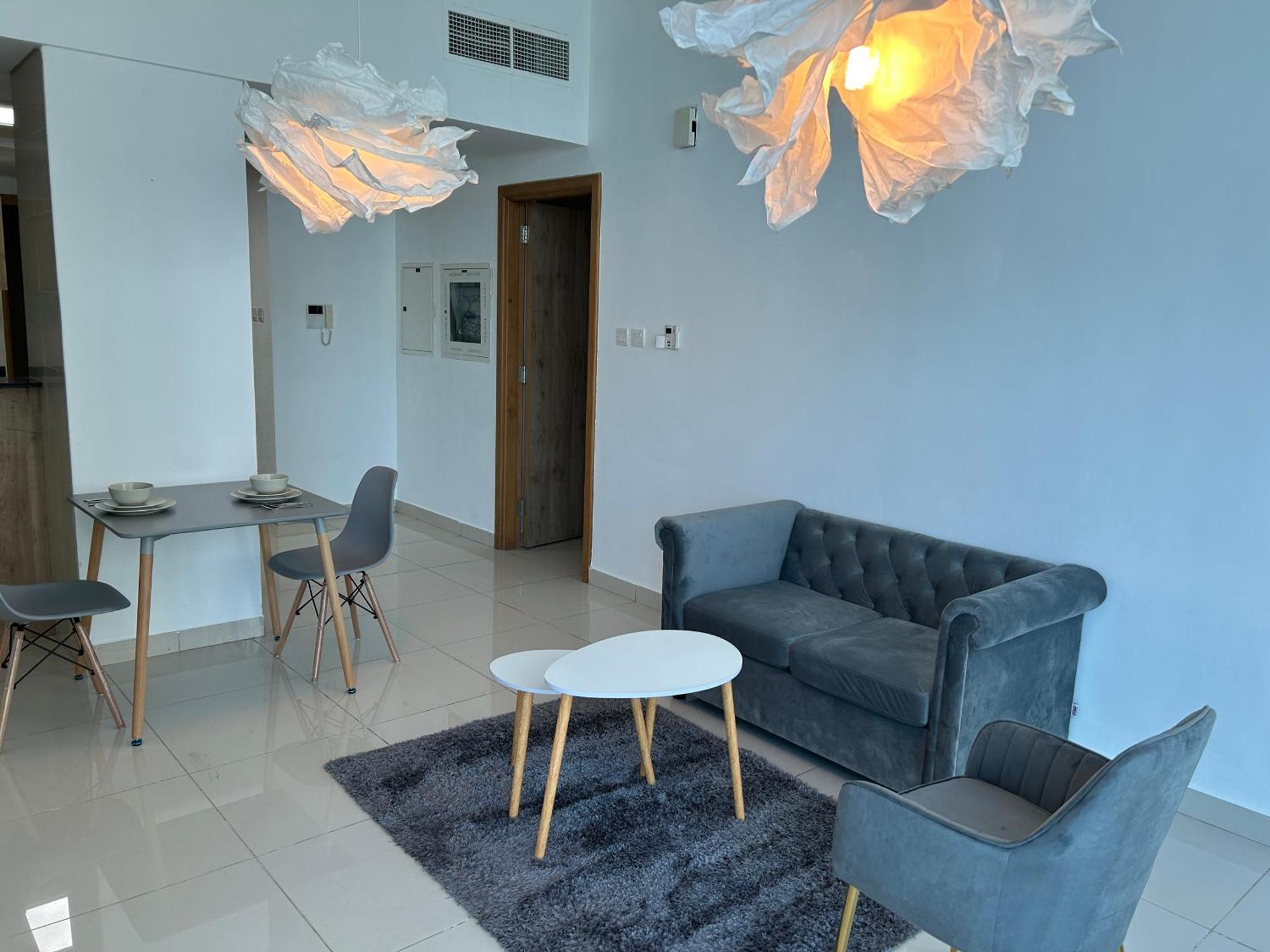 Golden Vacation Homes Continental Tower Marina Apartemen