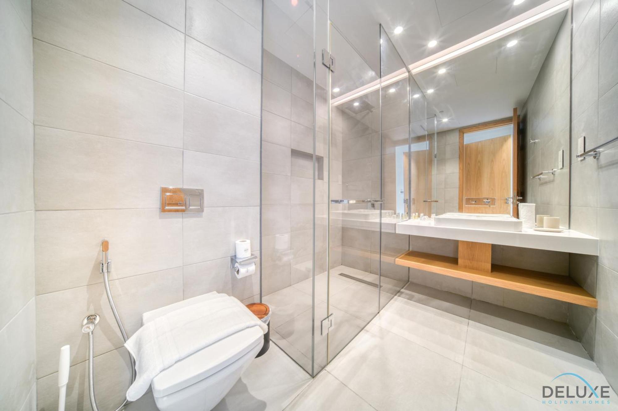 Picturesque 3br With Assistant At The One Jbr By Deluxe Homes