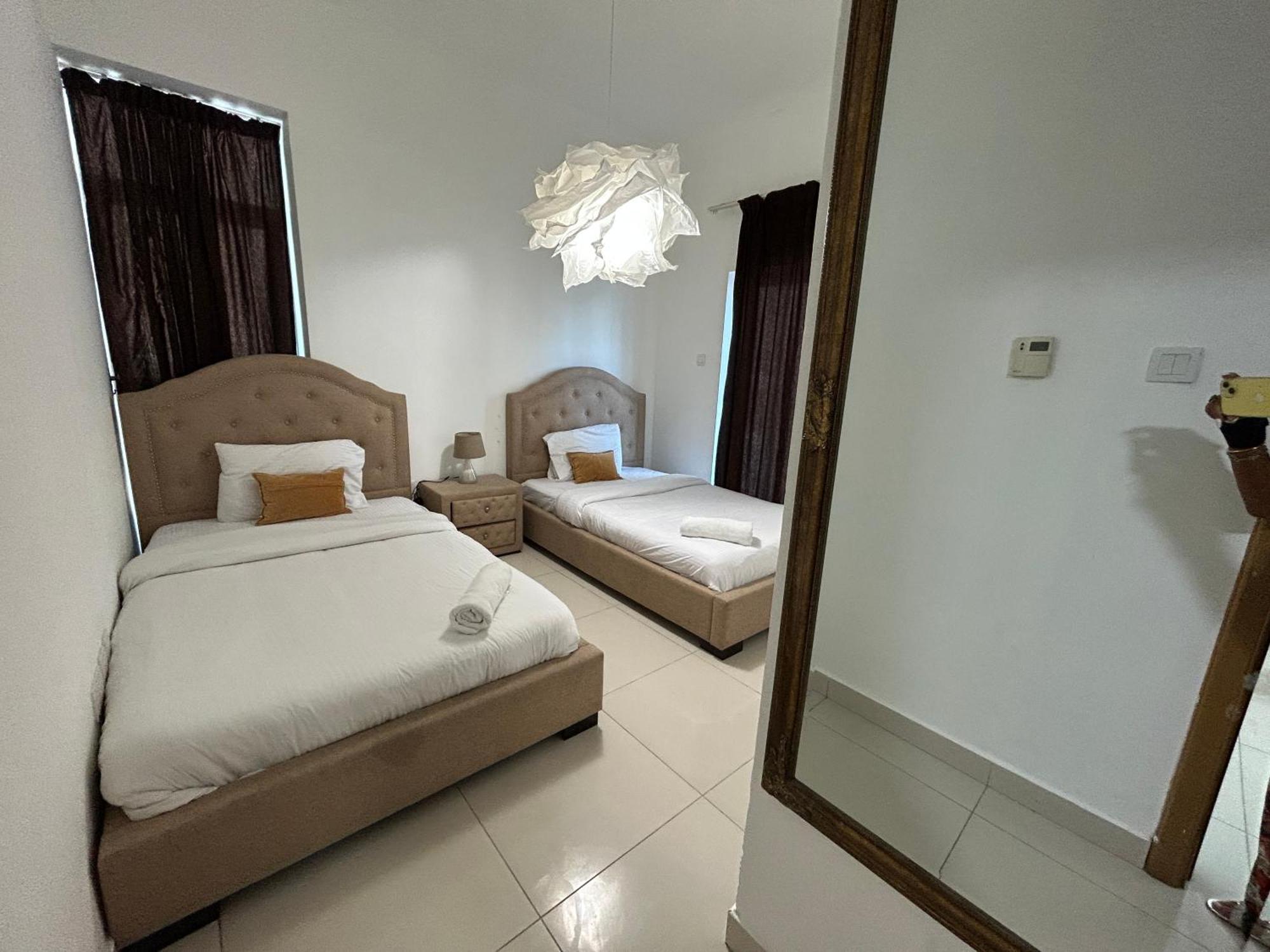 Golden Vacation Homes Continental Tower Marina Apartemen