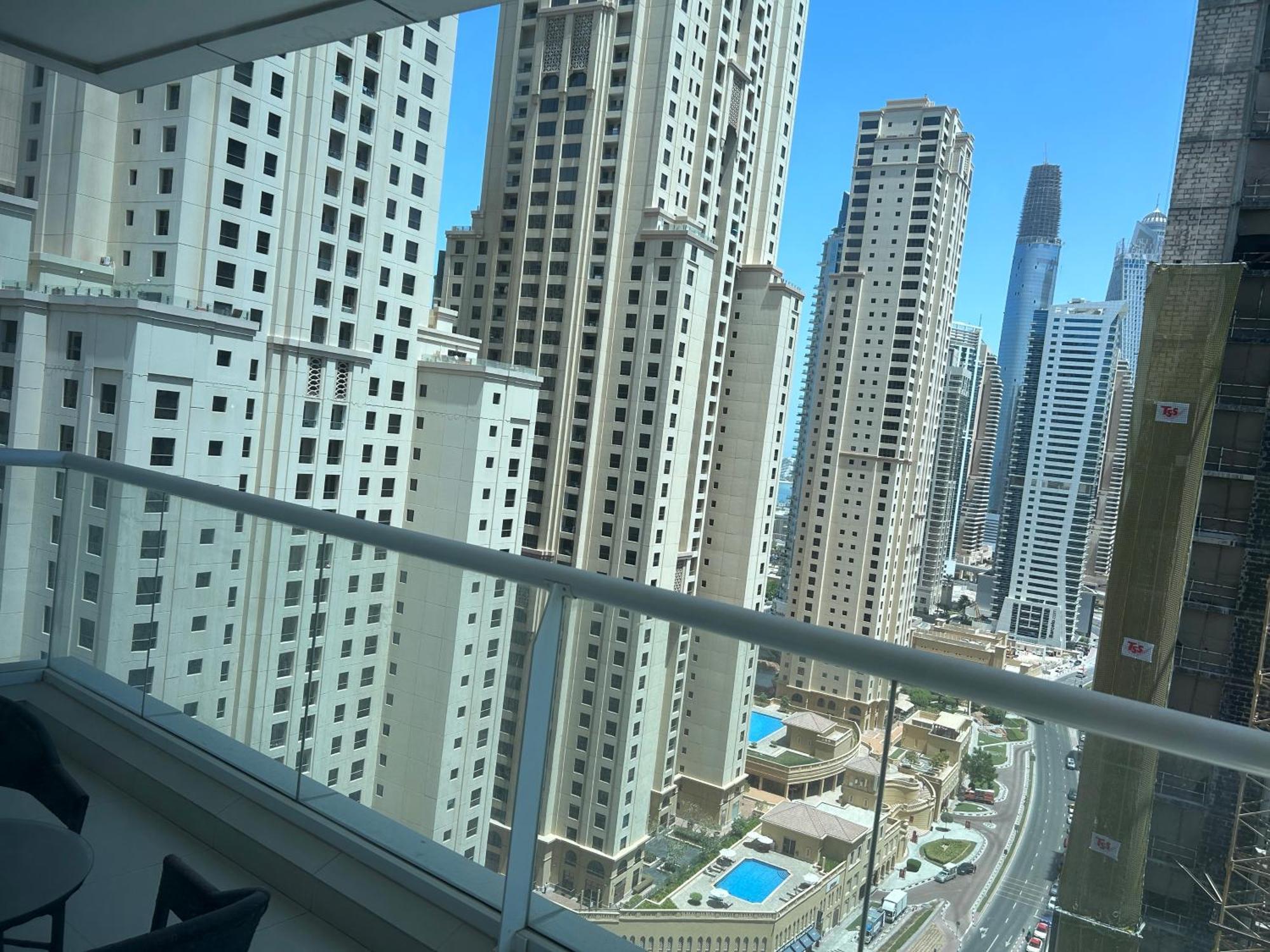 Golden Vacation Homes Continental Tower Marina Apartemen Dubai