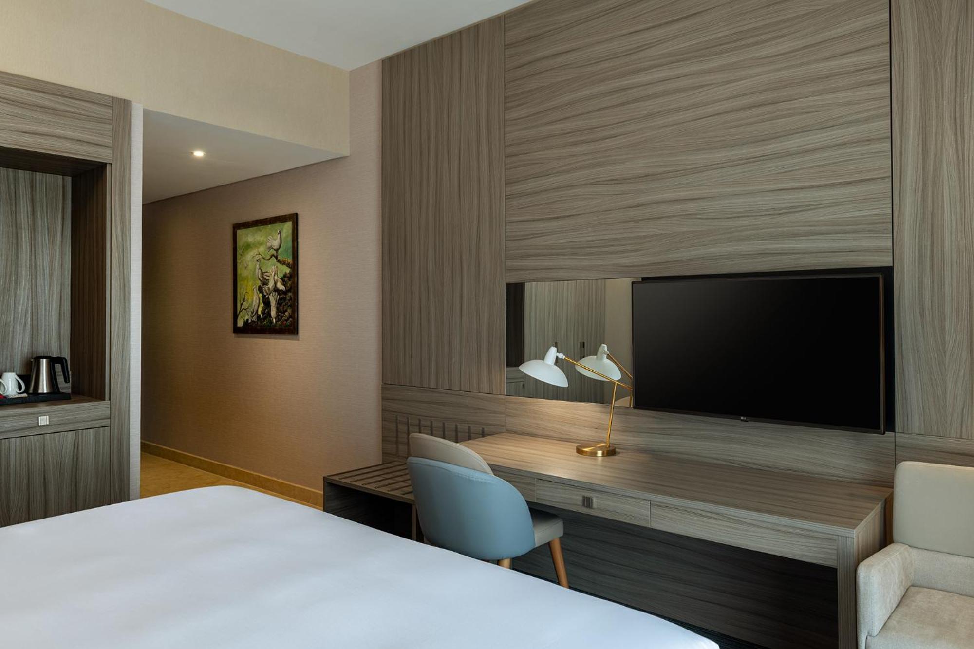 Hotel Four Points By Sheraton Production City, Dubai
