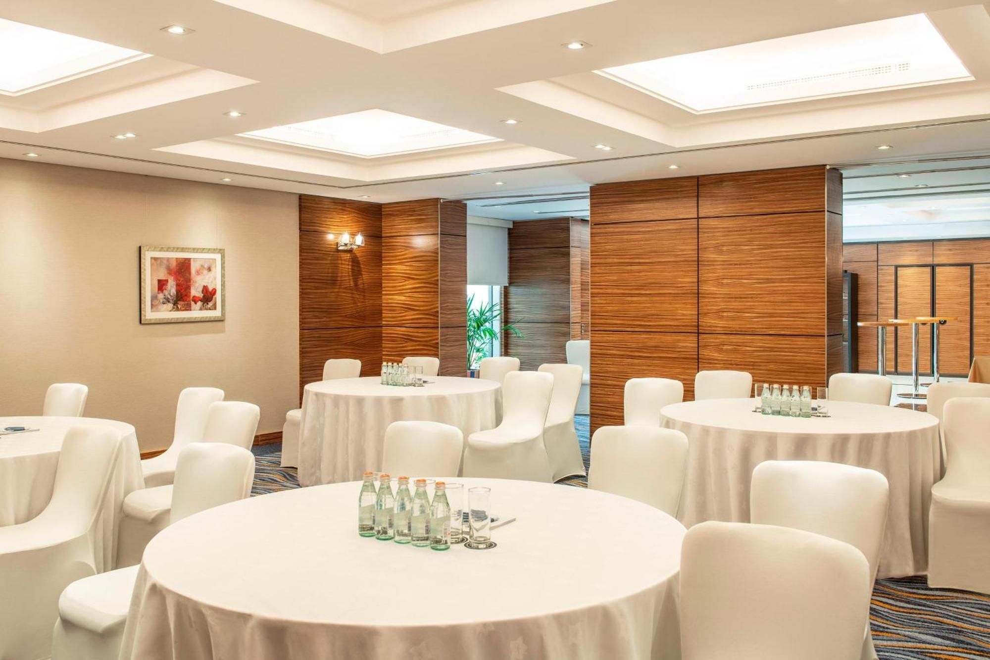 Four Points By Sheraton Bur Hotel 4*