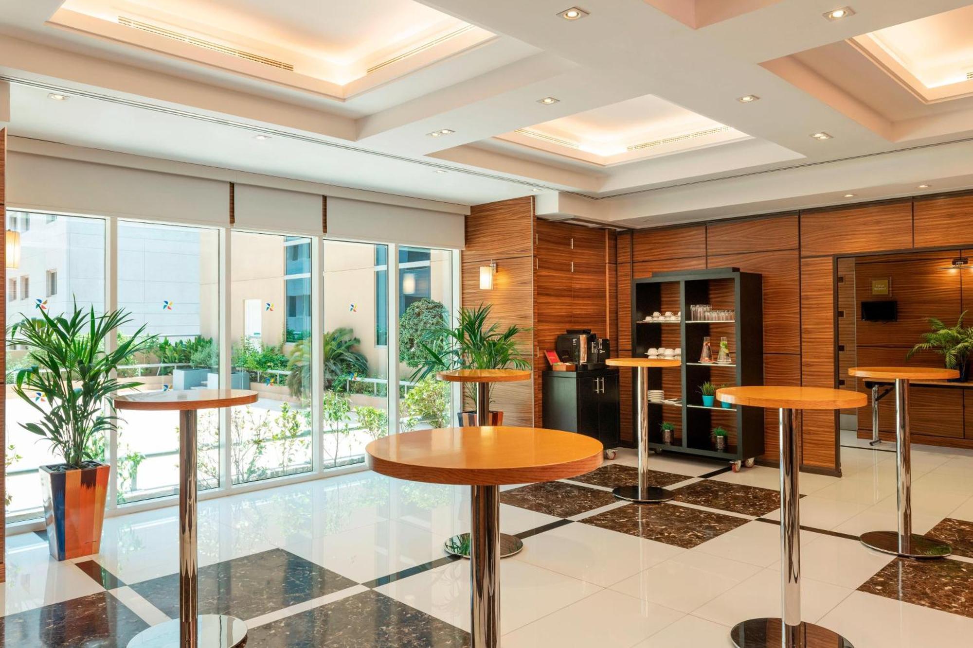 Four Points By Sheraton Bur Hotel 4*