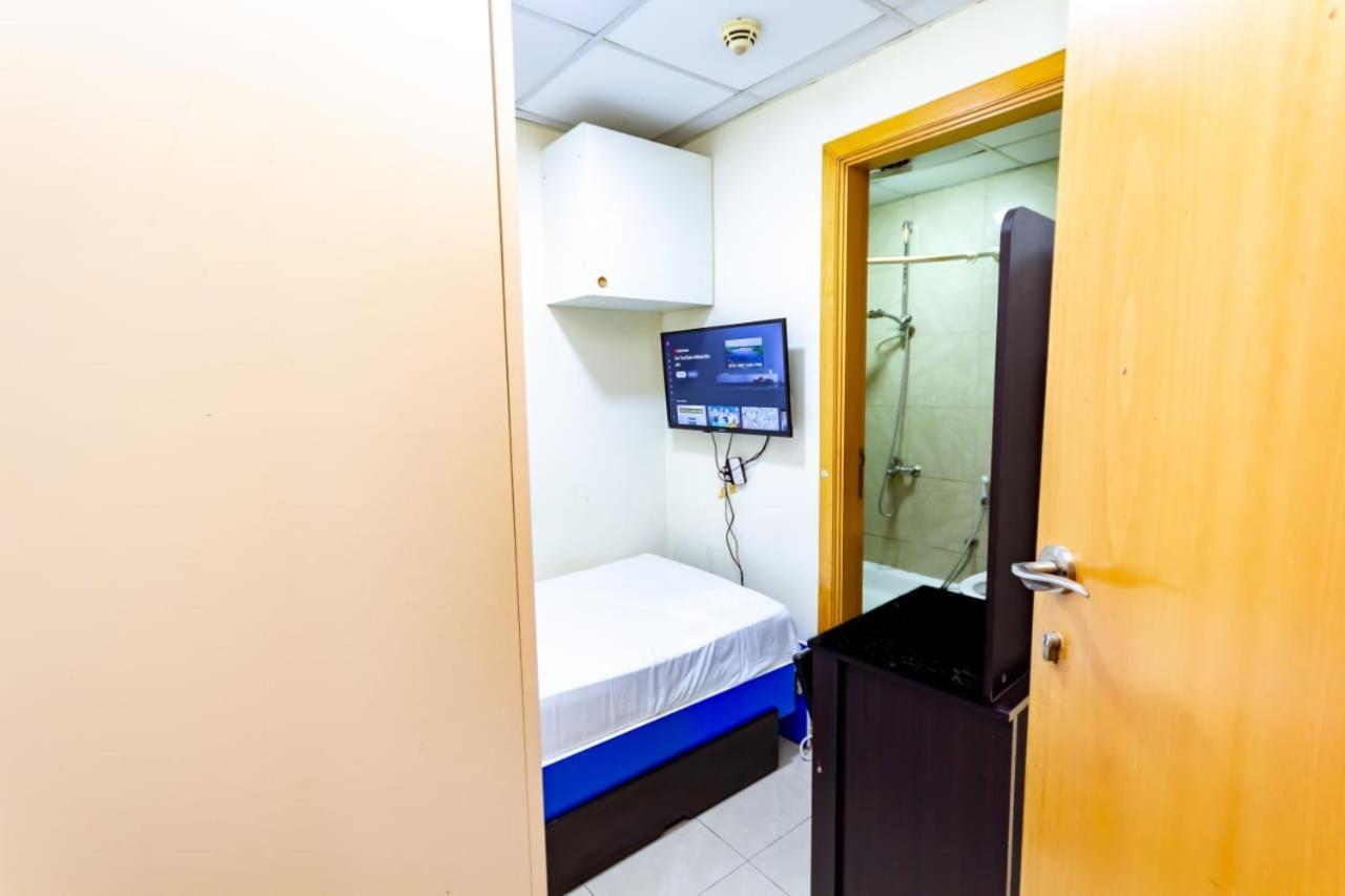 Budget With Private Bathroom For 'girls' Only In Dubai, Marina * Dubái