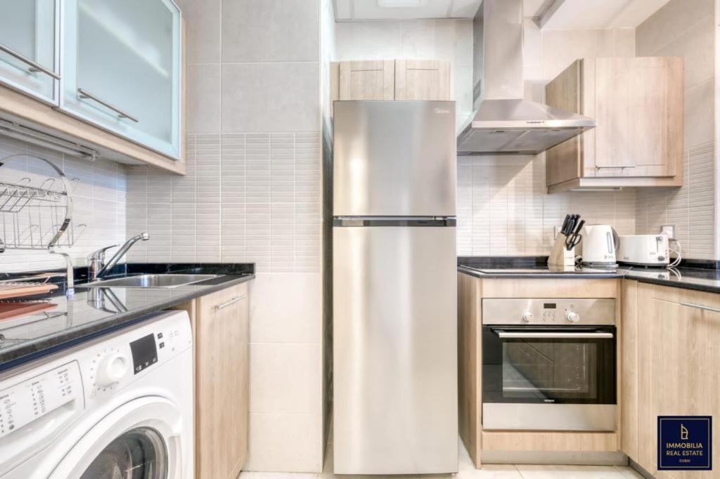 Luxury 1 Bedroom Marina View, Sleeps 5, 1 Min To Metro Apartment