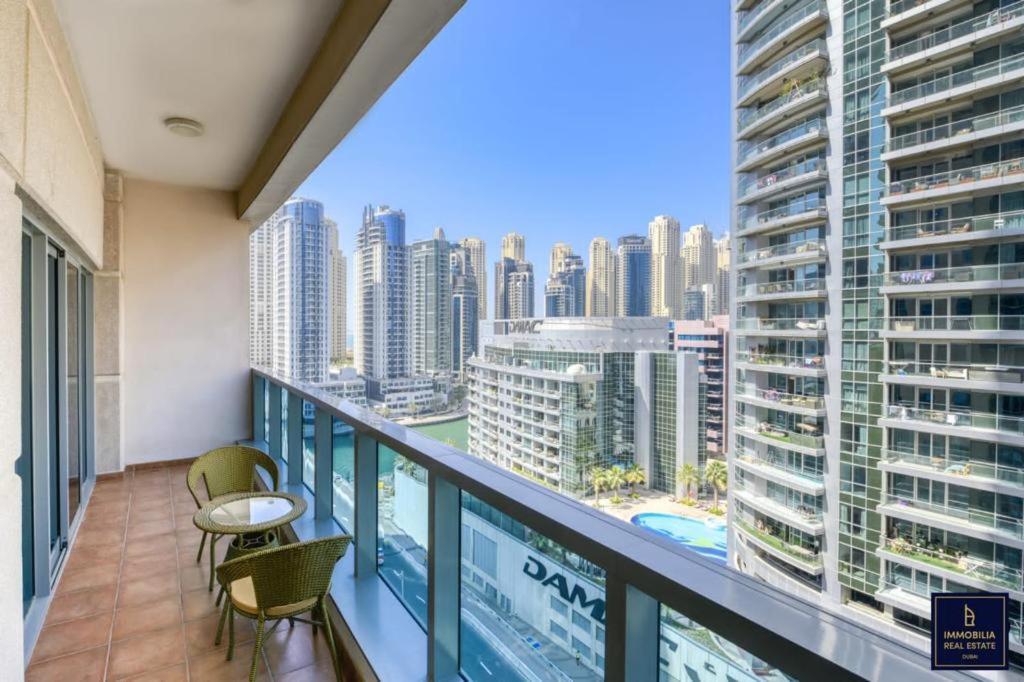 Luxury 1 Bedroom Marina View, Sleeps 5, 1 Min To Metro Apartment Dubai