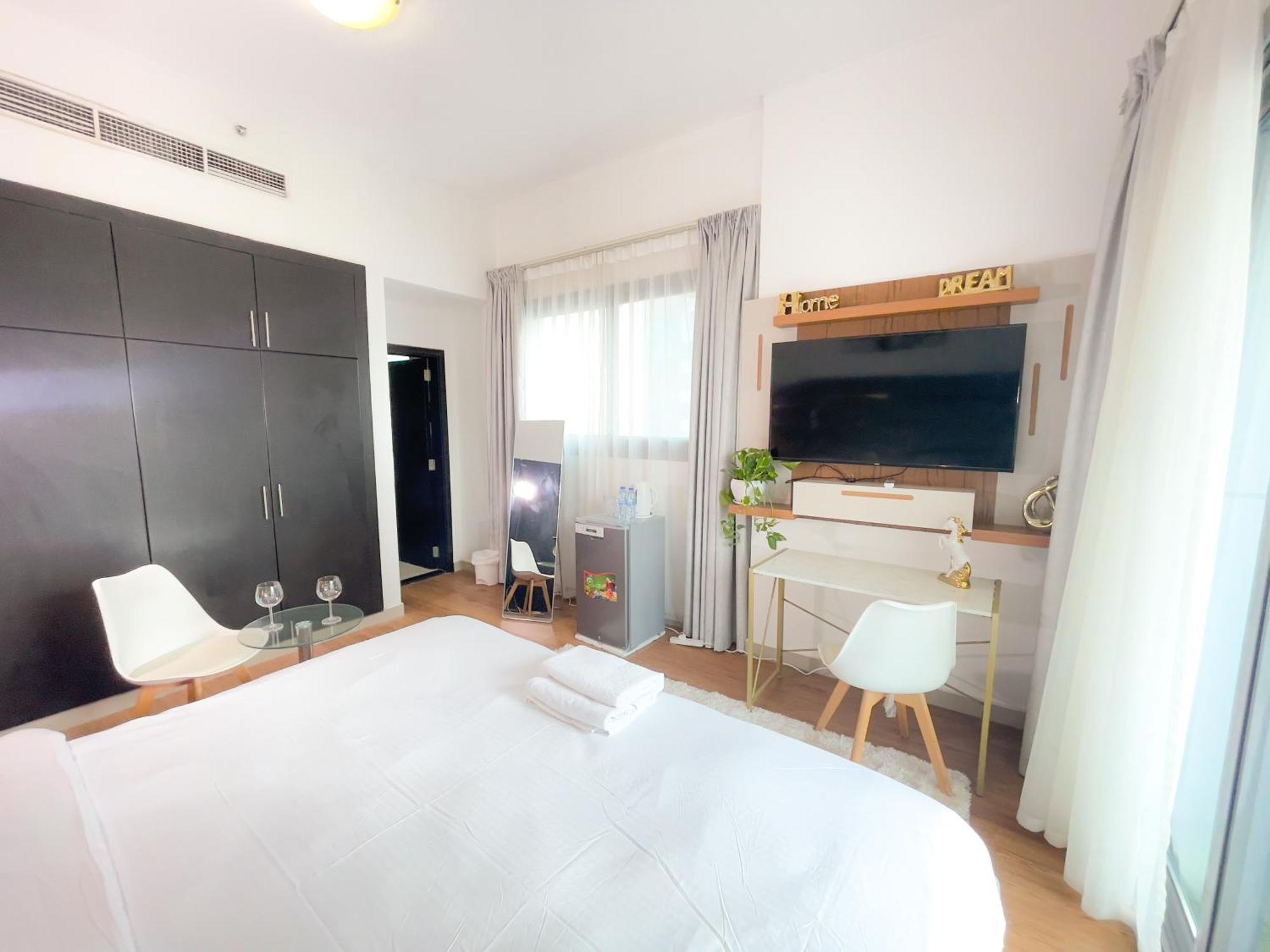Habitación en casa particular Luxury With Marina View Close To Jbr And Metro With Shared Kitchen Dubái