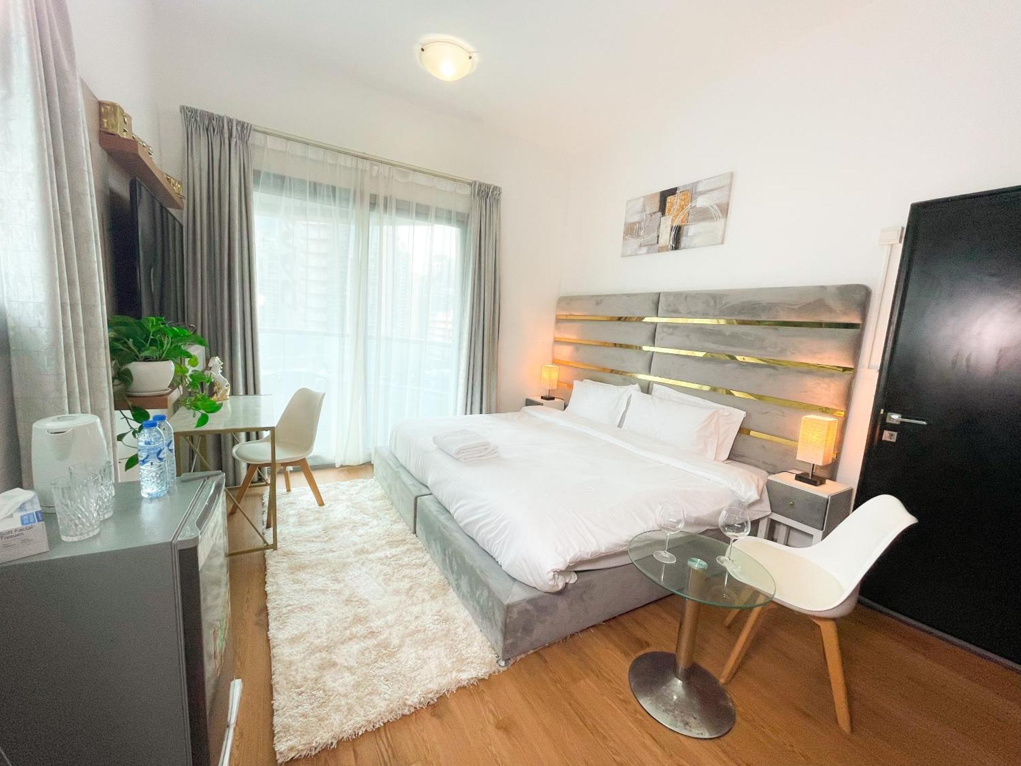 Luxury With Marina View Close To Jbr And Metro With Shared Kitchen * Dubái