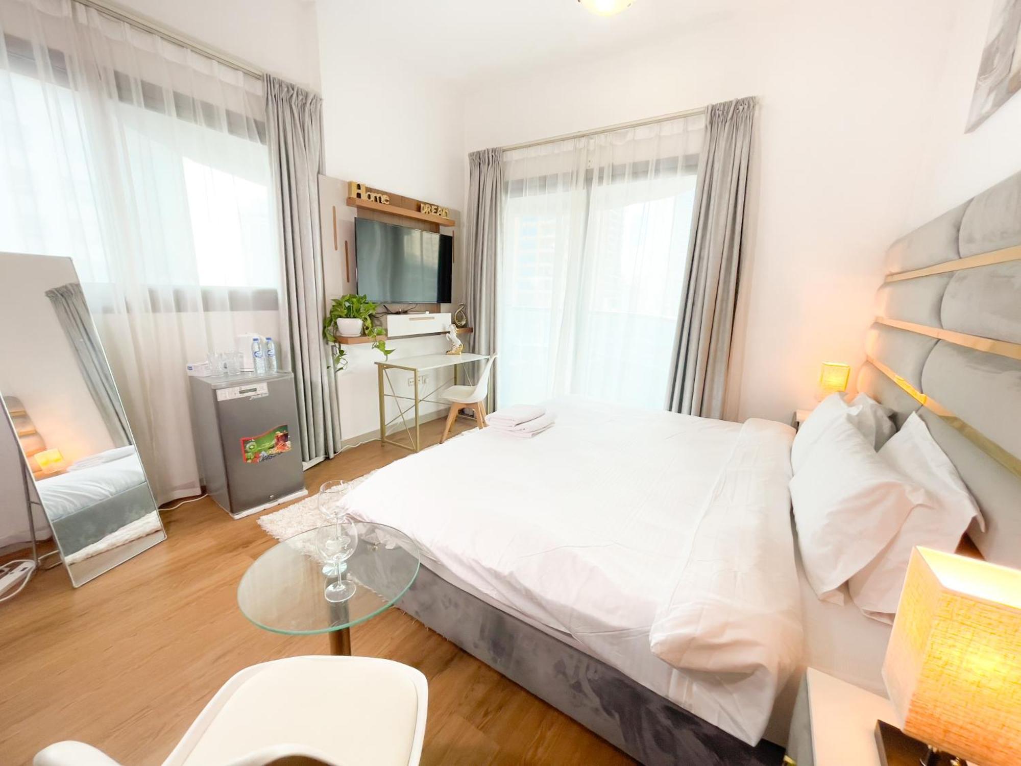 Luxury With Marina View Close To Jbr And Metro With Shared Kitchen Habitación en casa particular *