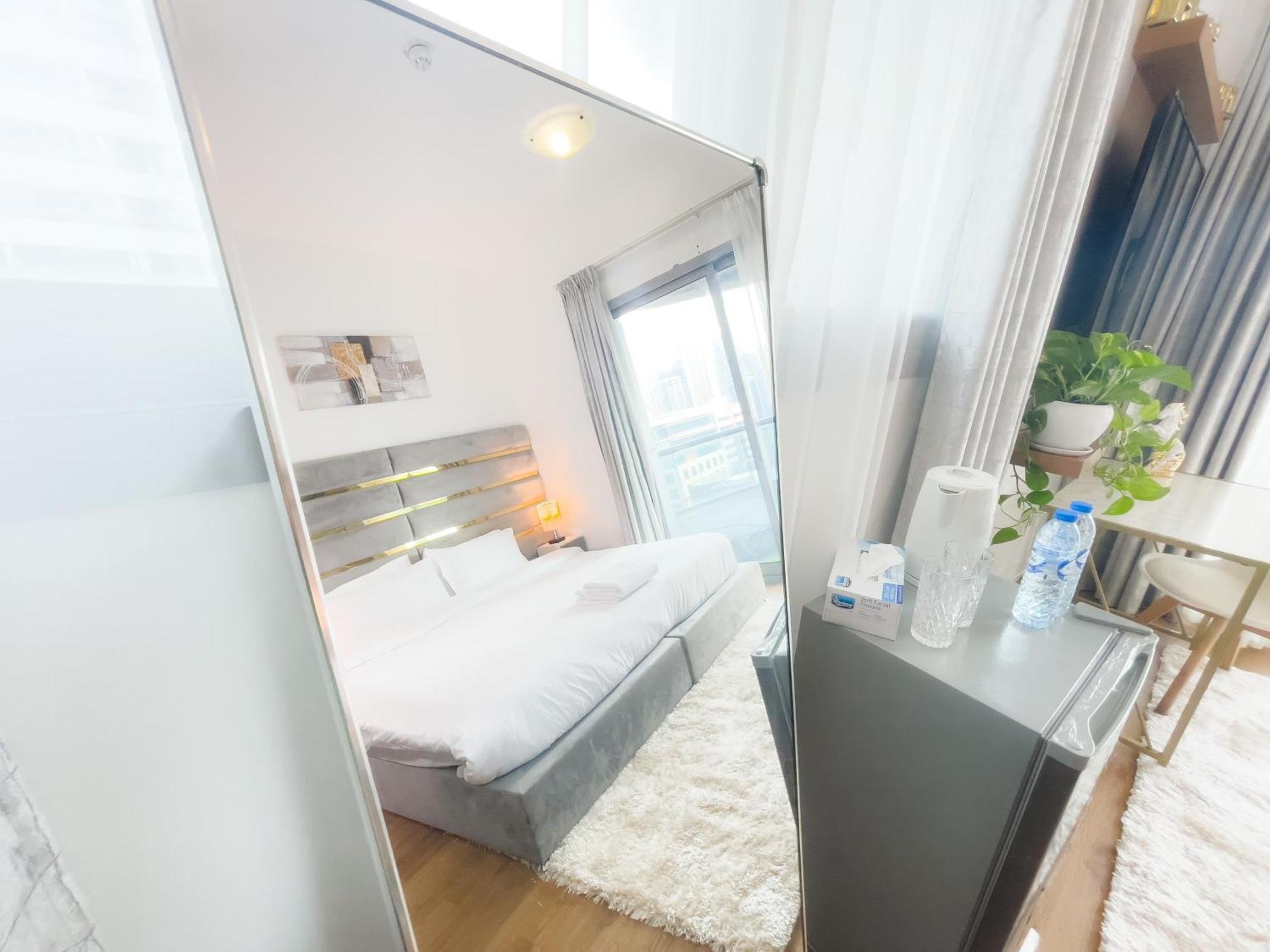 Luxury With Marina View Close To Jbr And Metro With Shared Kitchen Dubái