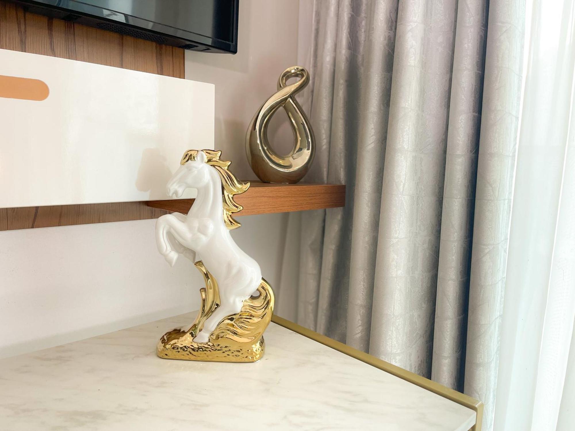 Luxury With Marina View Close To Jbr And Metro With Shared Kitchen Dubái