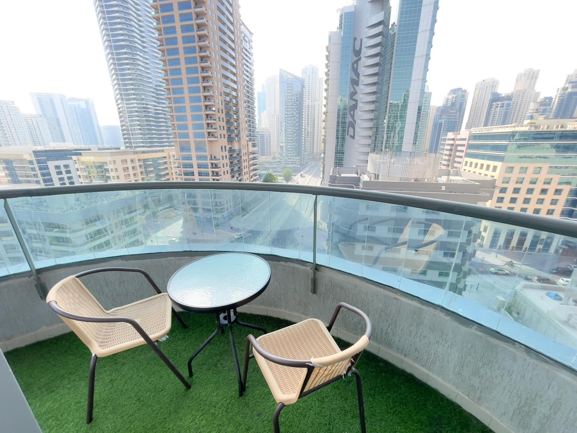 Luxury With Marina View Close To Jbr And Metro With Shared Kitchen Habitación en casa particular