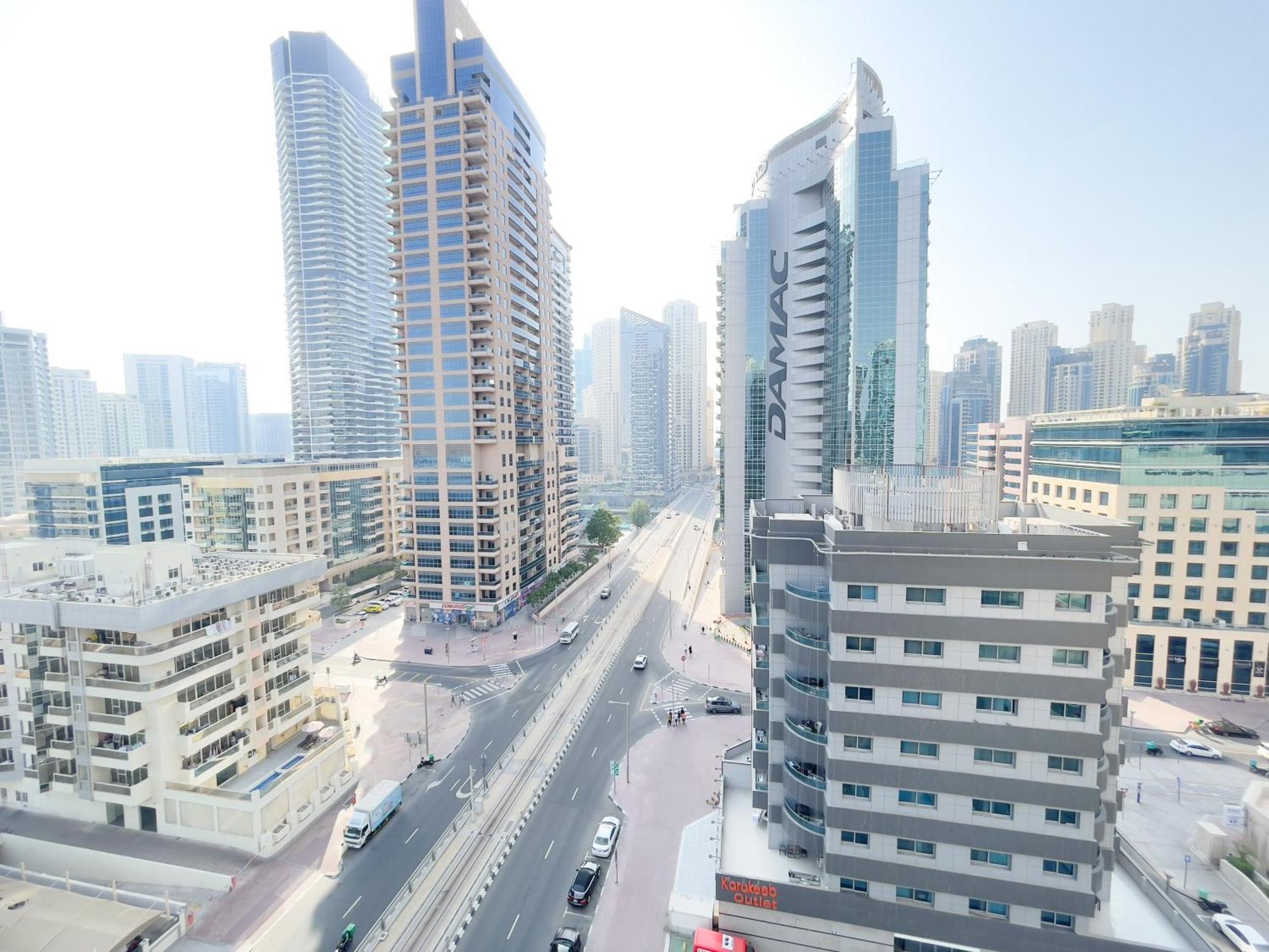 Habitación en casa particular Luxury With Marina View Close To Jbr And Metro With Shared Kitchen *