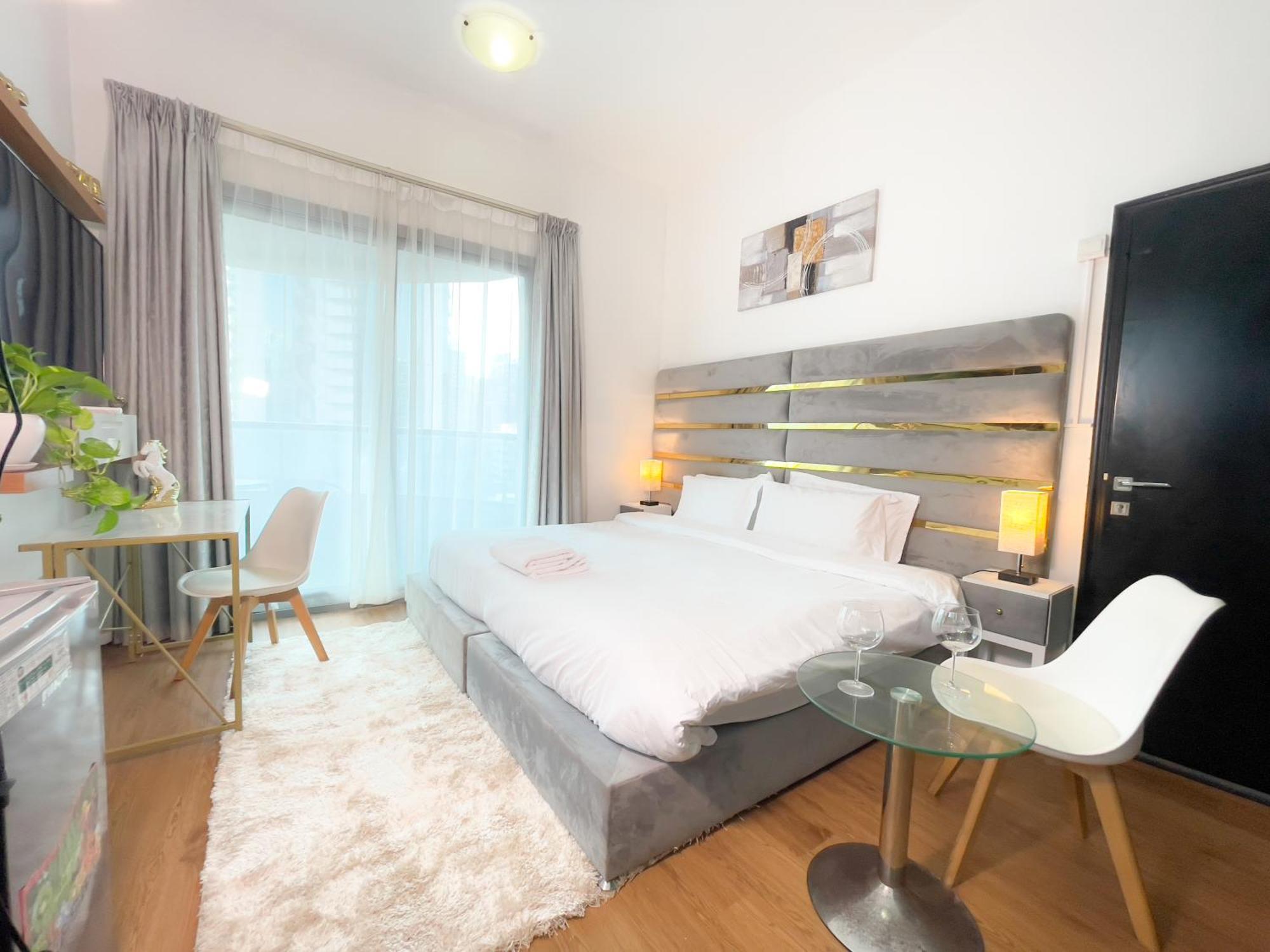 Luxury With Marina View Close To Jbr And Metro With Shared Kitchen * Dubái