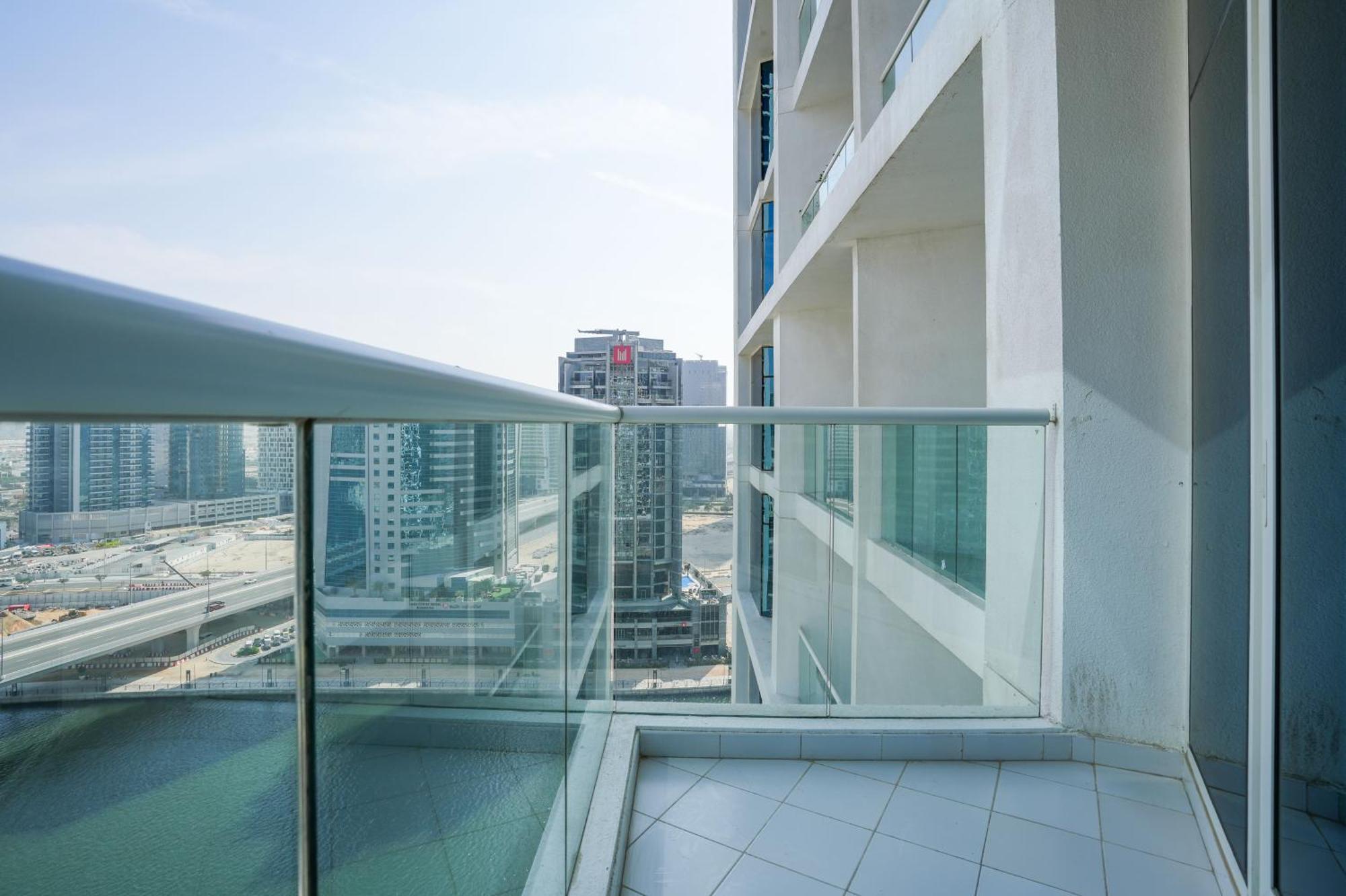 White Sage - Fancy With Mesmerizing Canal Views Apartamento Dubái