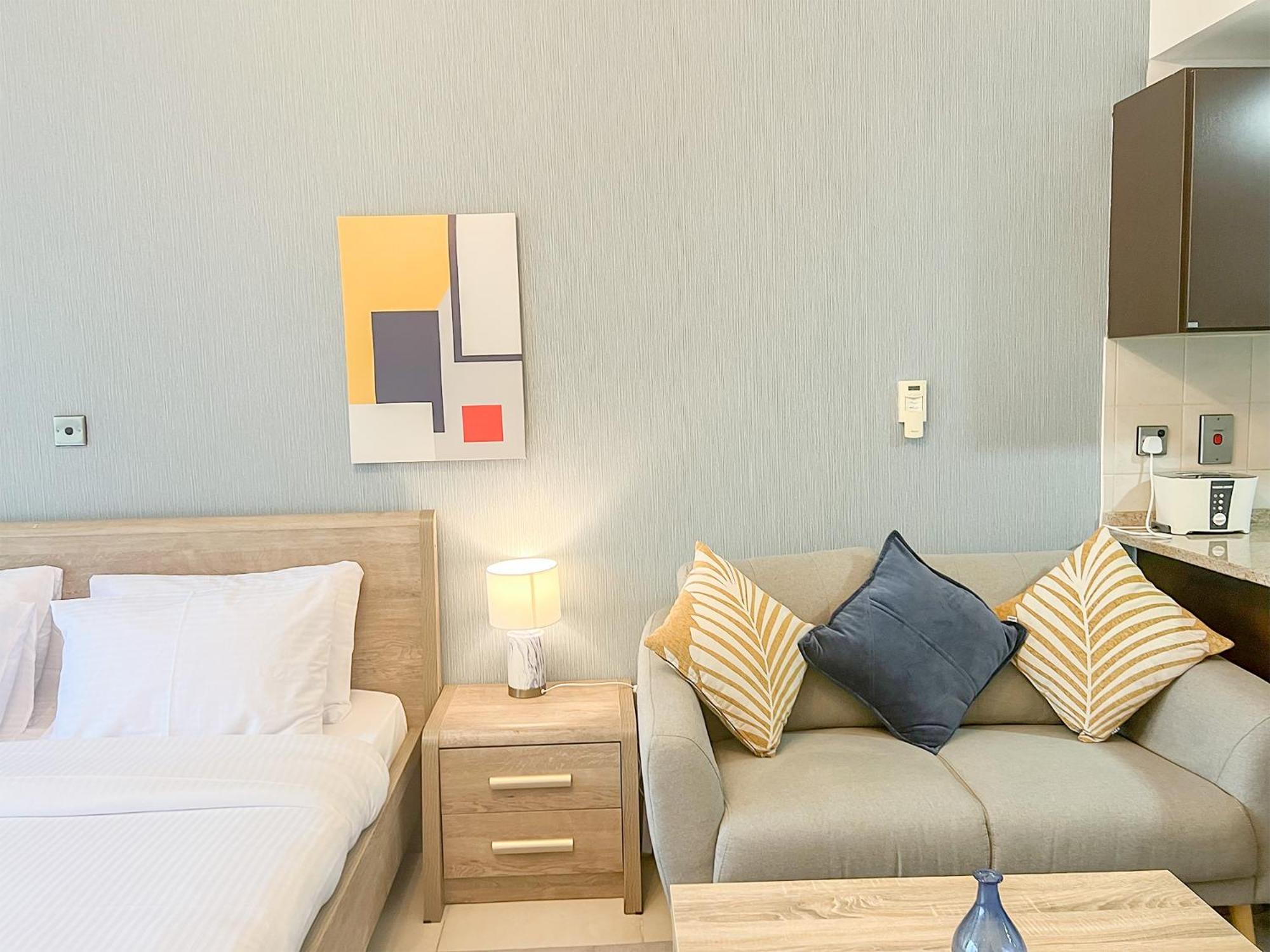 Cosmos Living Spacious With Balcony * Dubaï