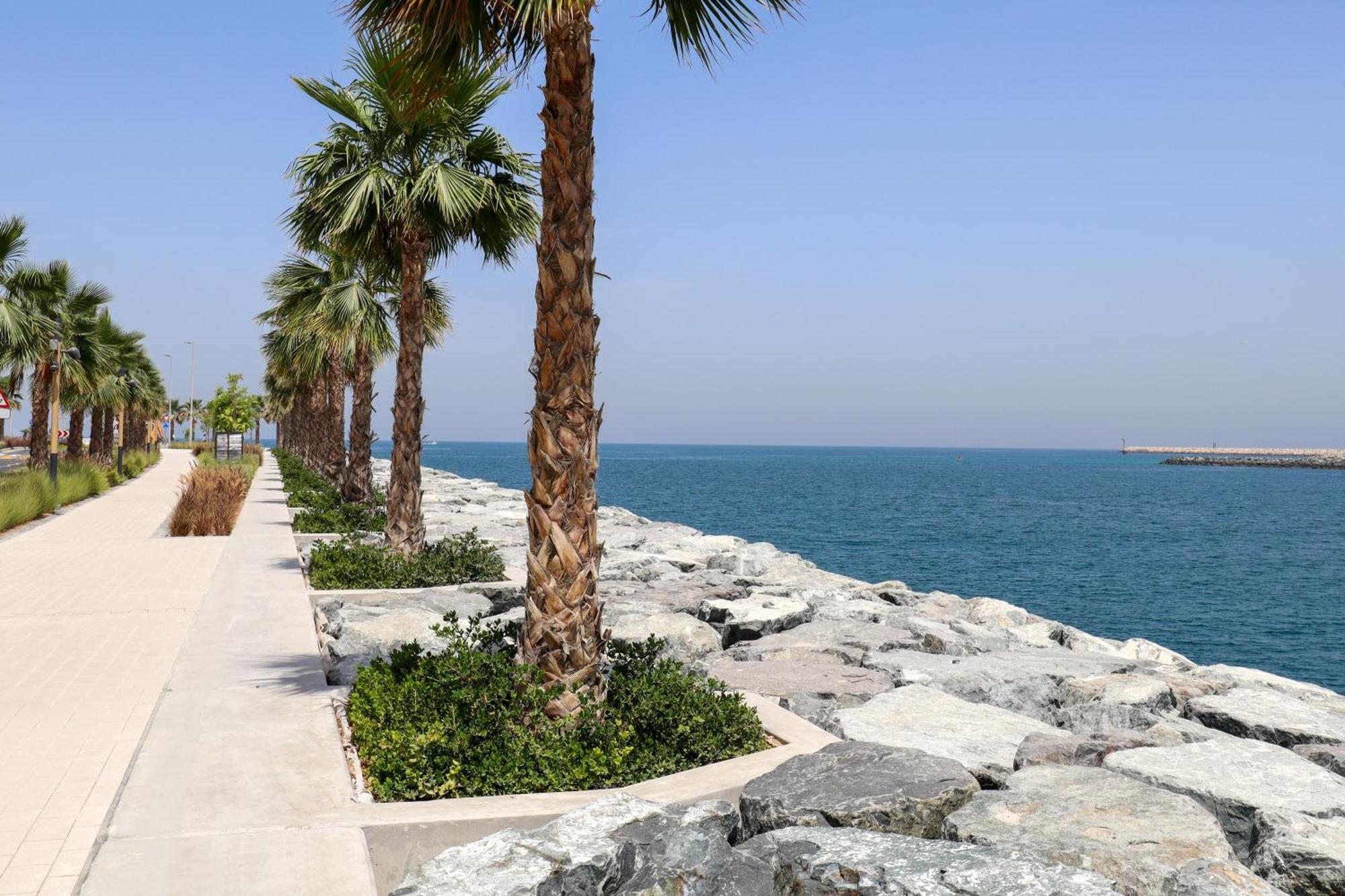 Higuests - Stylish Waterfront Retreat With Balcony In La Dubai