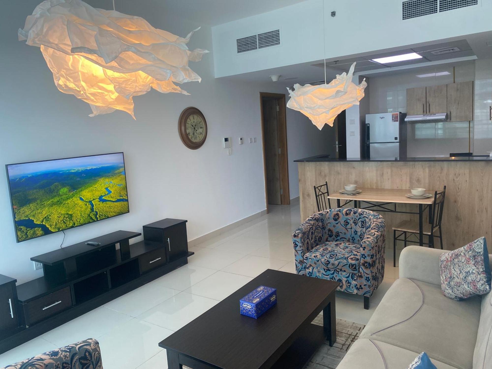 Golden Vacation Homes Continental Tower Marina Apartemen