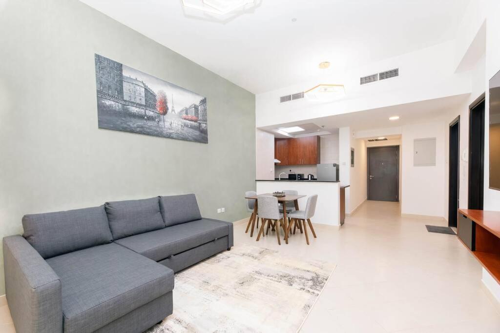 Urban Caves - Chic With Balcony Near The Walk Jbr Dubai