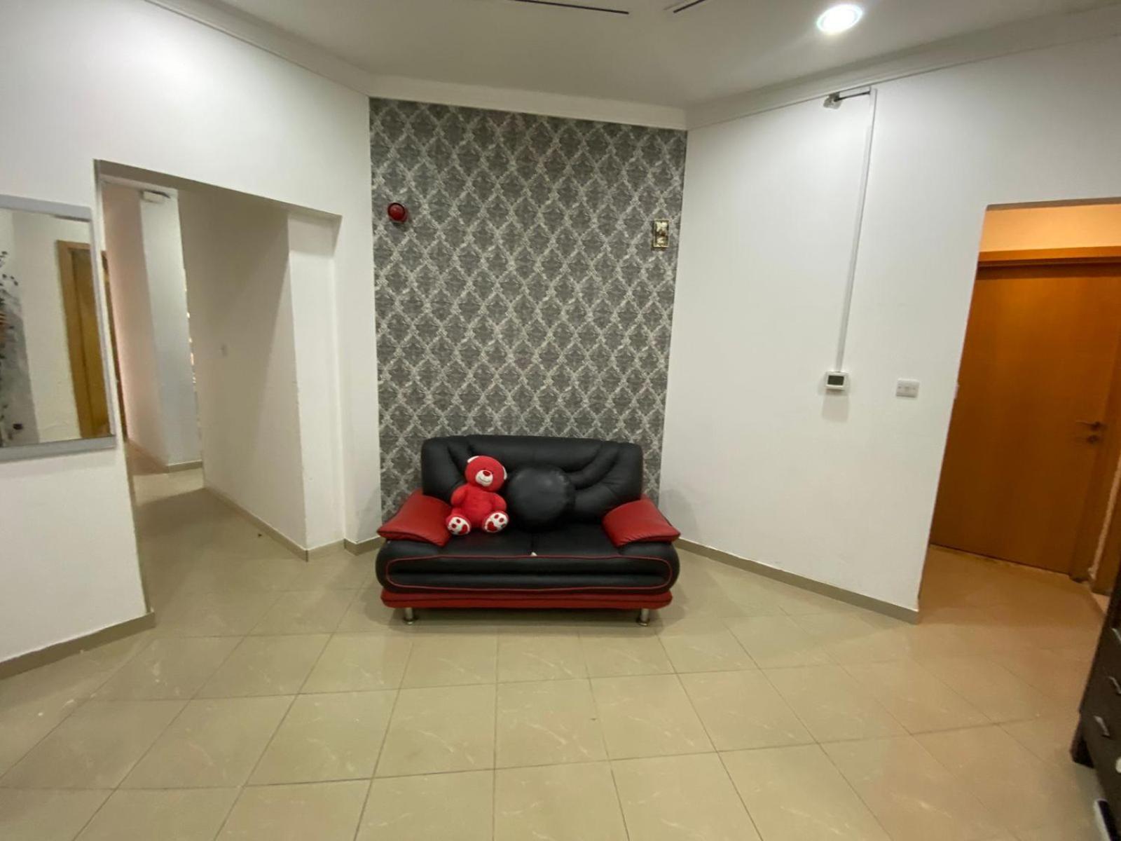 Gazde/Camere de închiriat Small Budget For 'girls' Only In Dubai, Marina *