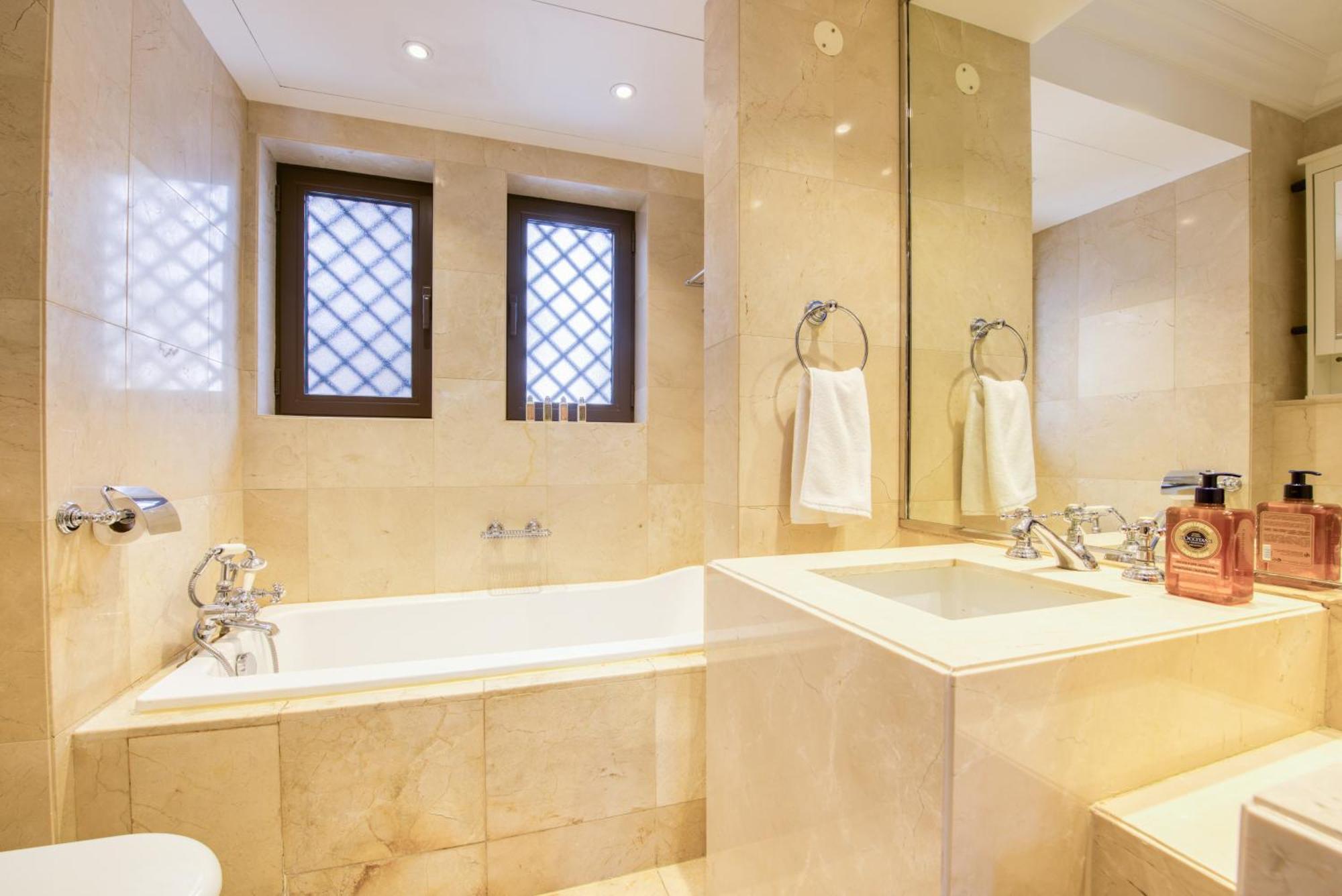 Tranquil Corner -souq Al Bahar,burj Khalifa View Apartment