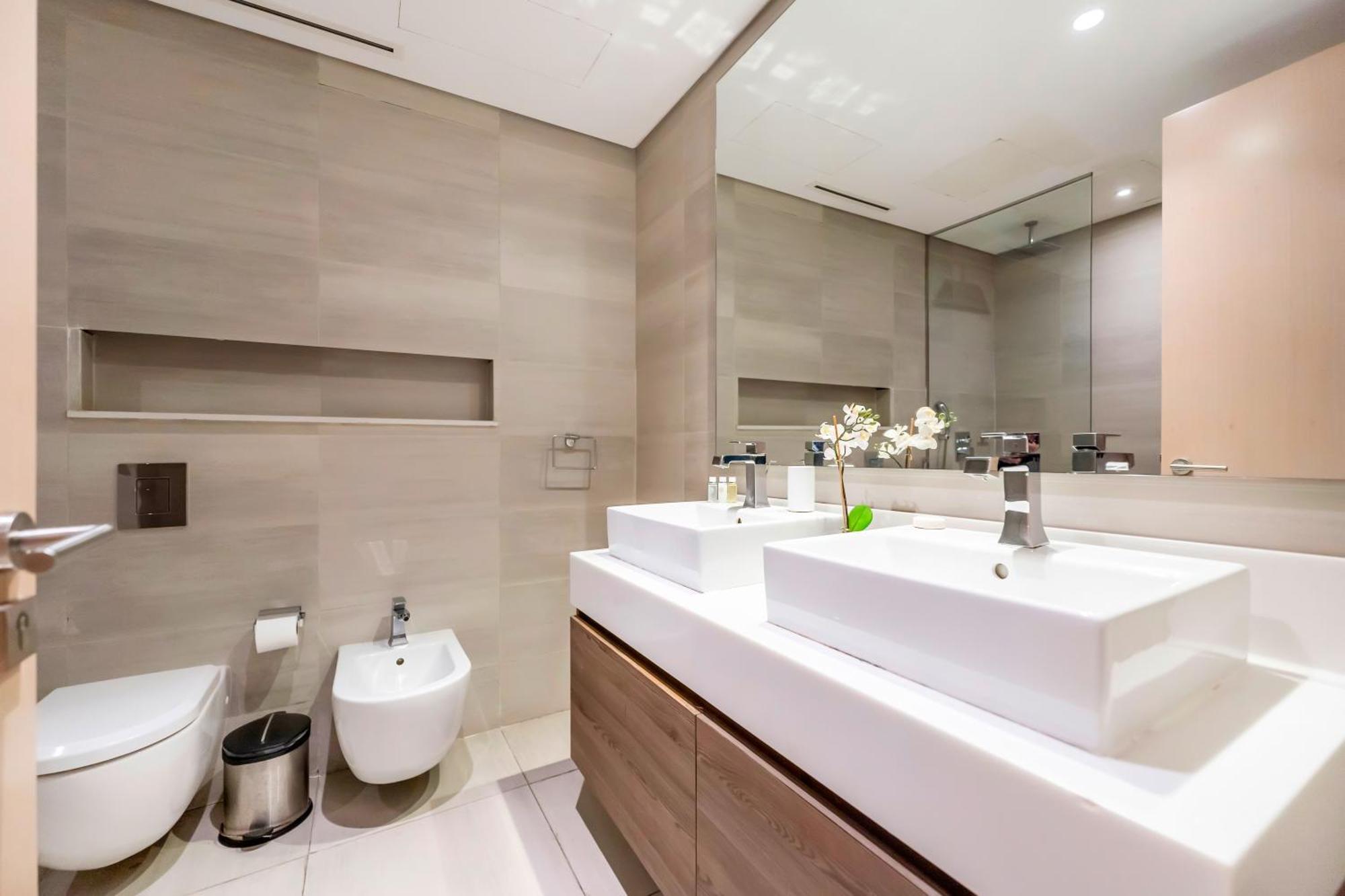 Fam Living - Mada Residences Downtown Apartment *