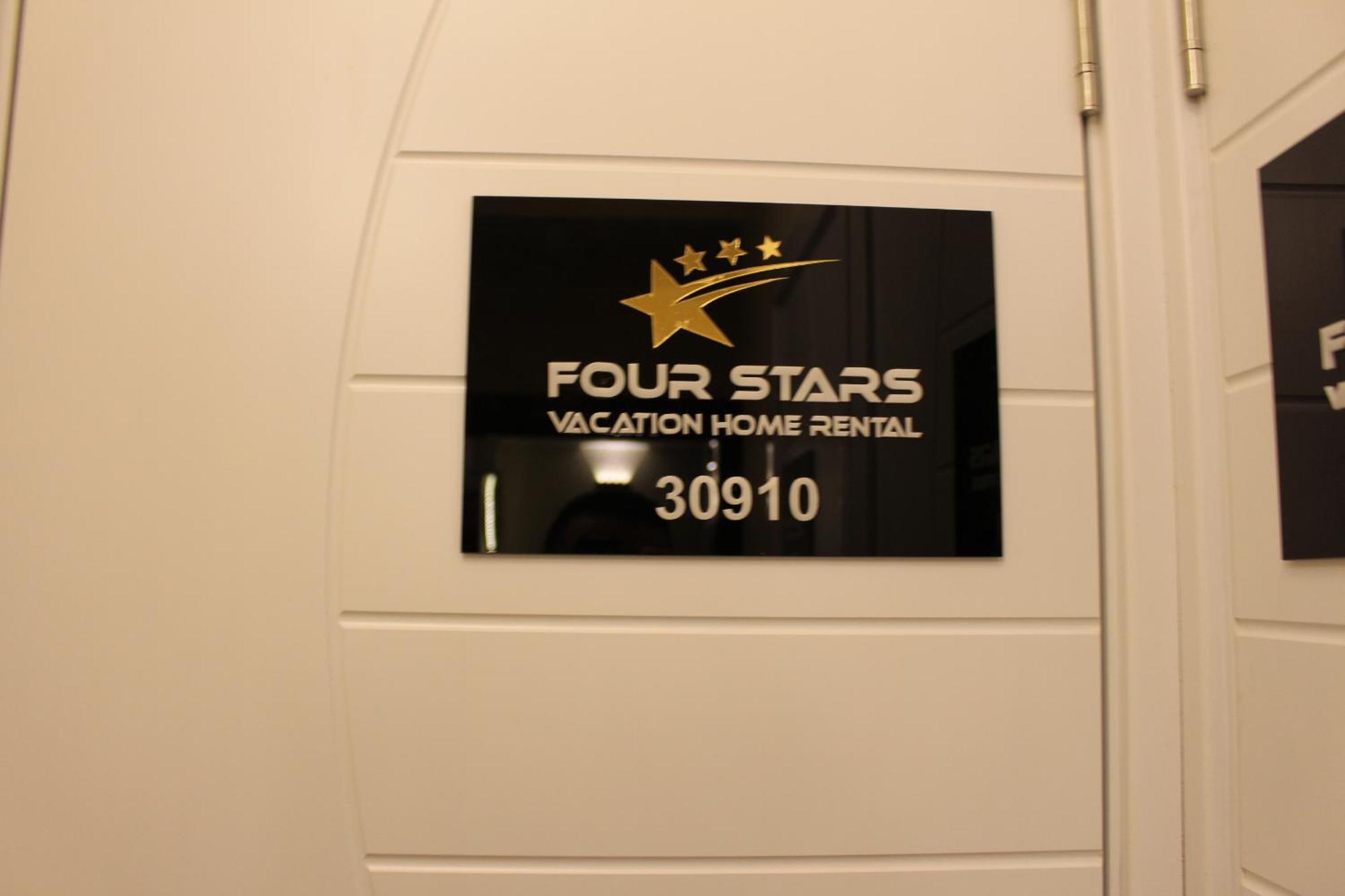 Four Stars Ostello
