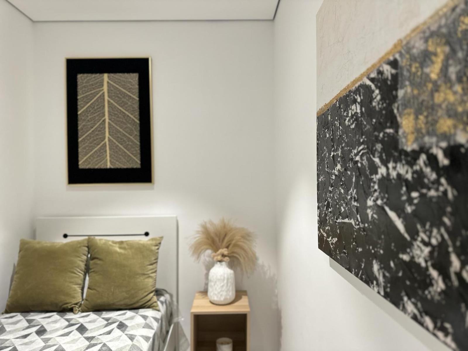 Homestay Brand New Stunning Private With Bathroom *huge Balcony *