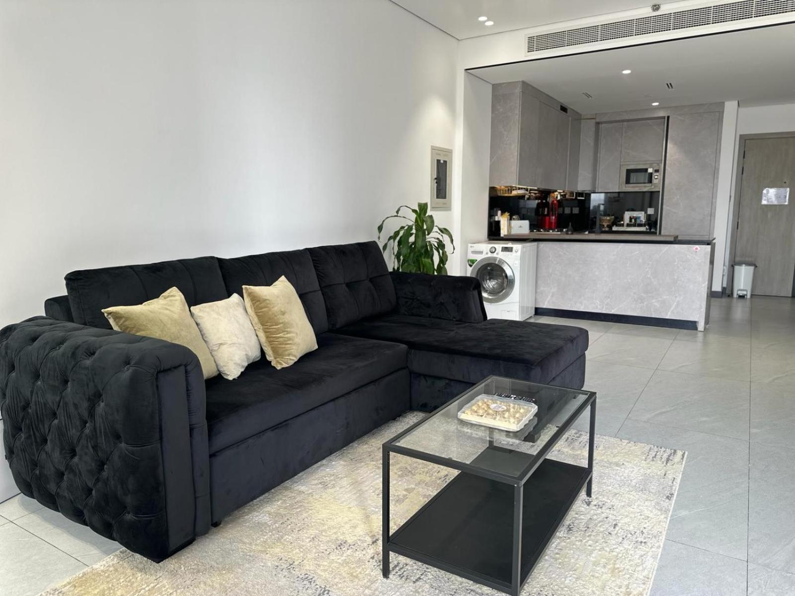 Brand New Stunning Private With Bathroom *huge Balcony Homestay *