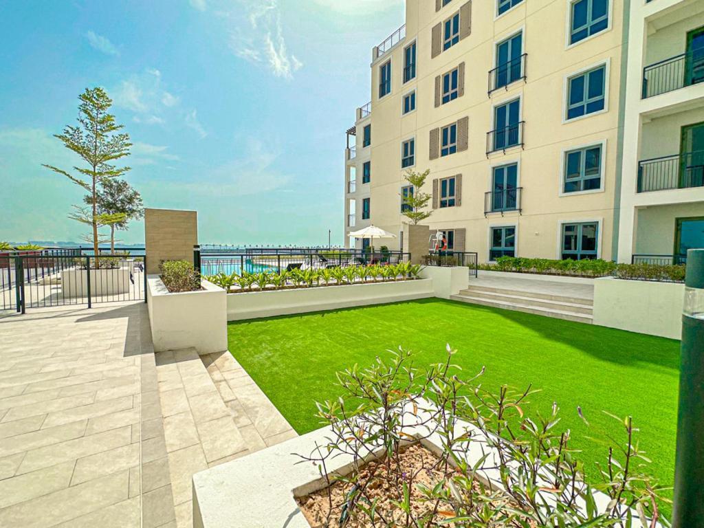 Higuests - Coastal Chic Luxurious Retreat At Port De La Appartement Dubai