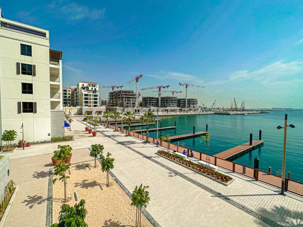 Higuests - Coastal Chic Luxurious Retreat At Port De La Dubai