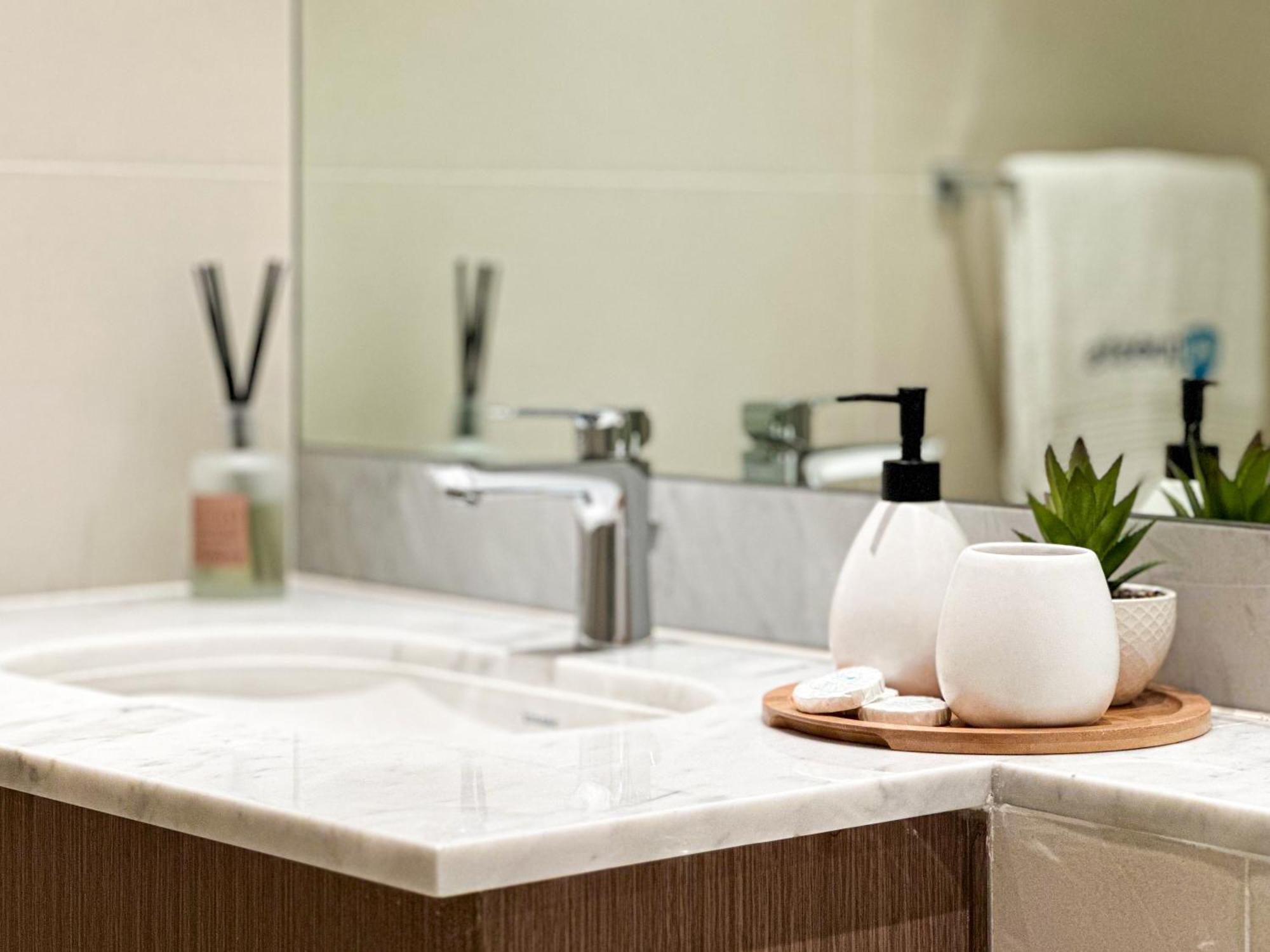 Higuests - Coastal Chic Luxurious Retreat At Port De La Dubai