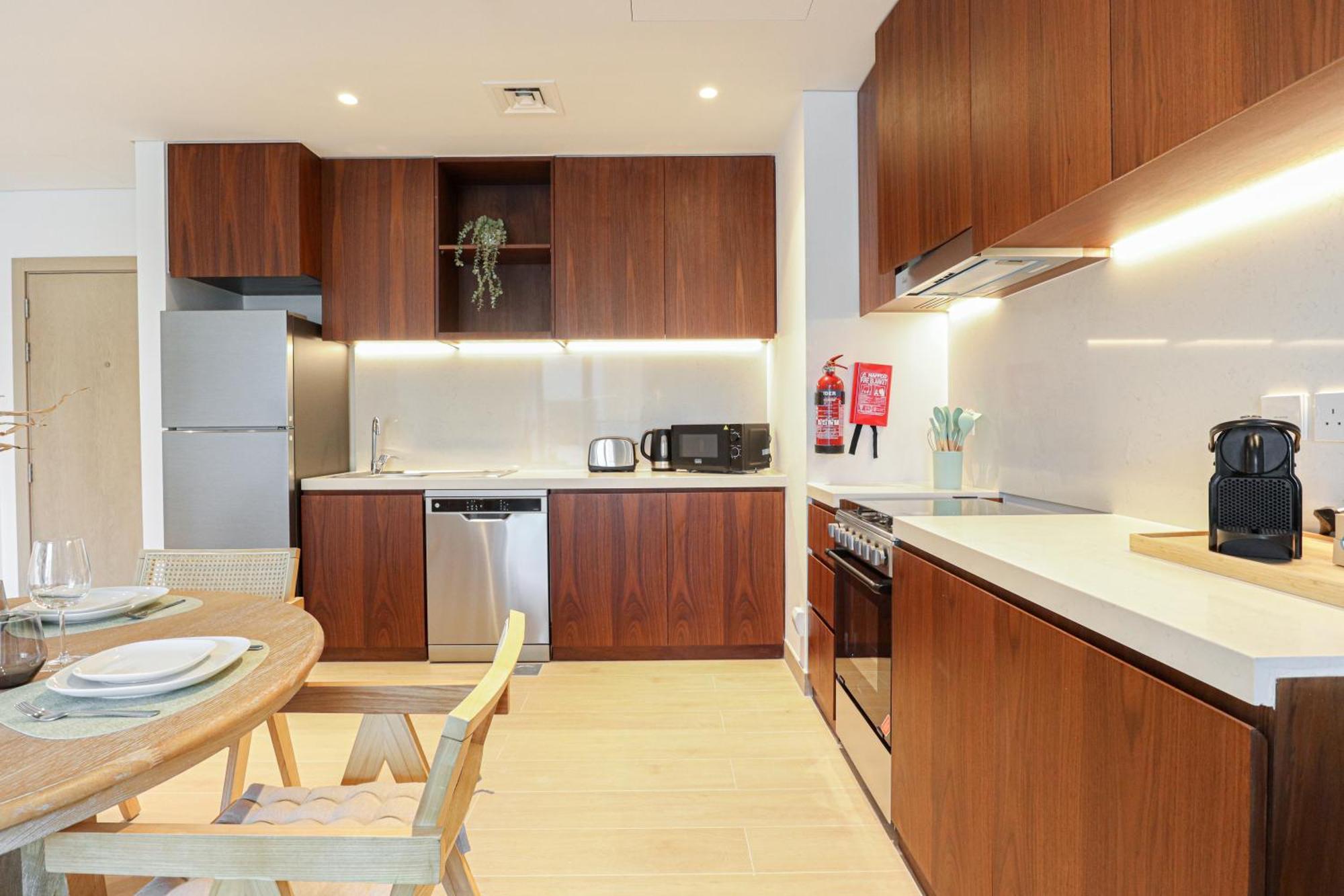 Higuests - Coastal Chic Luxurious Retreat At Port De La Dubai