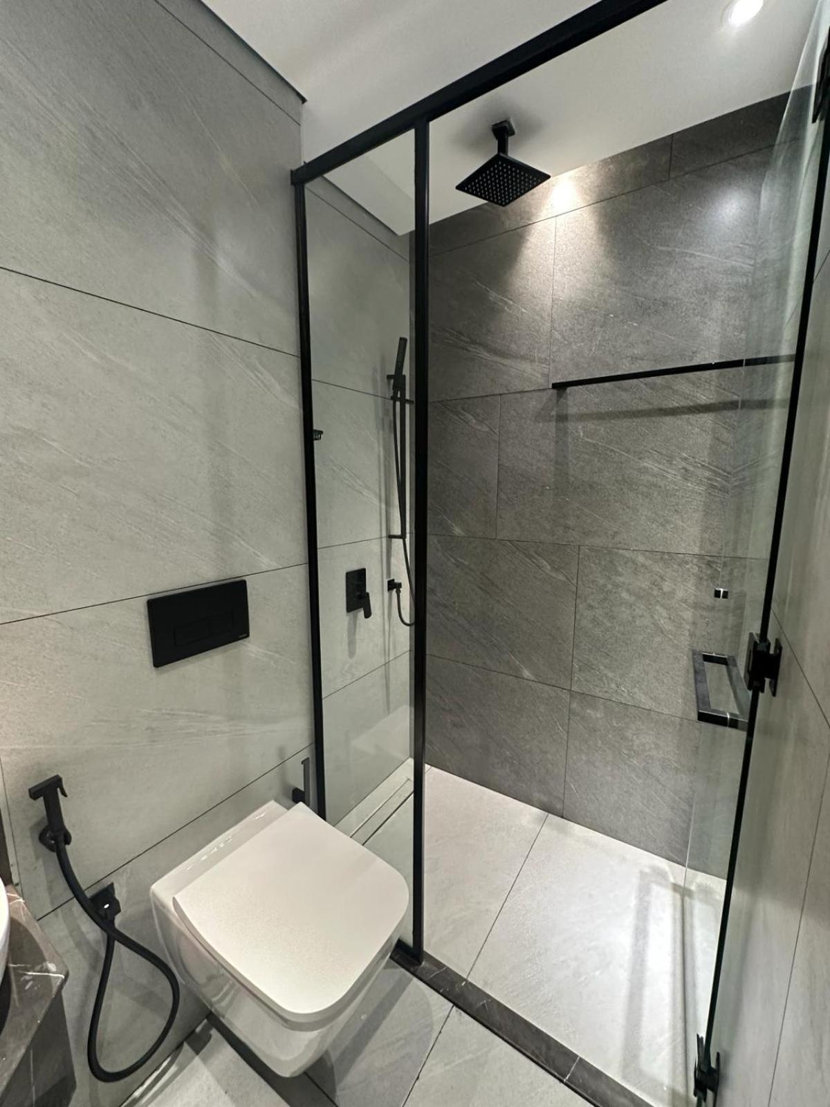 Homestay Brand New Stunning Private With Bathroom *huge Balcony