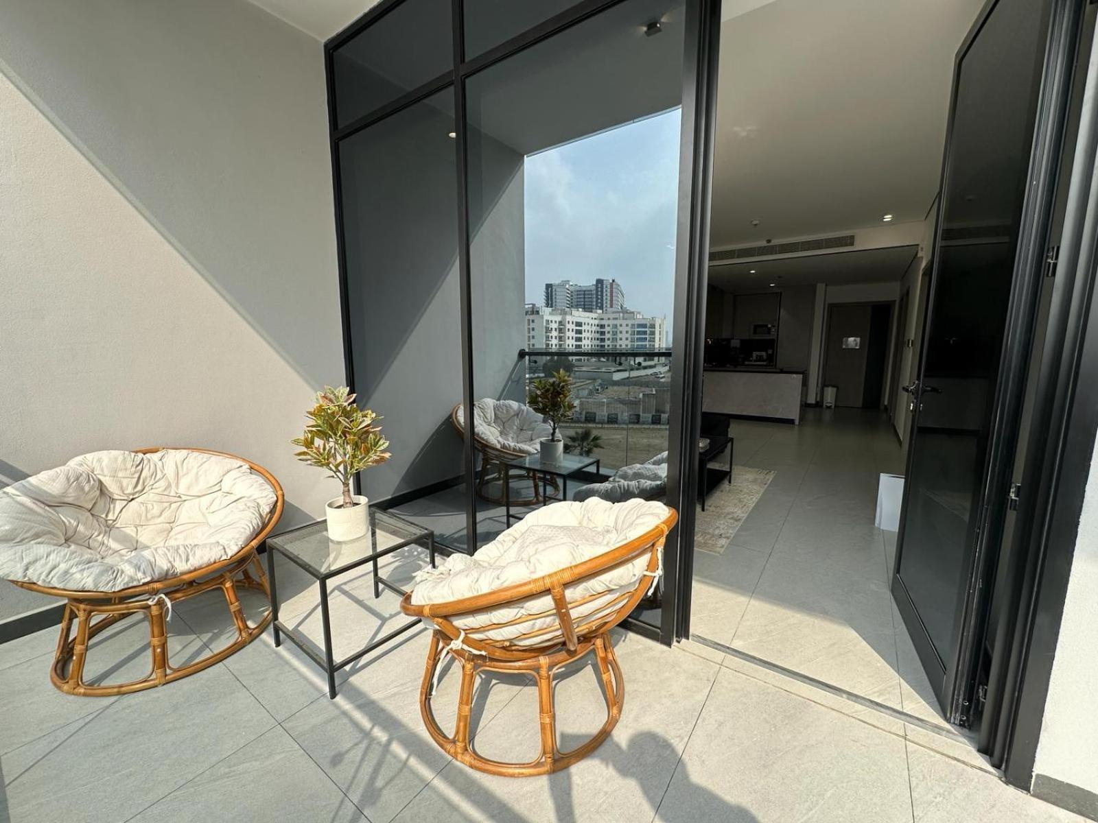 Homestay Brand New Stunning Private With Bathroom *huge Balcony Dubai