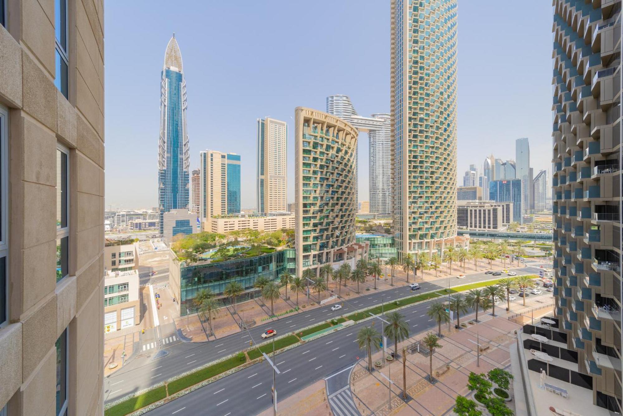 Eden's Homes & - Standpoint Residences Apartemen