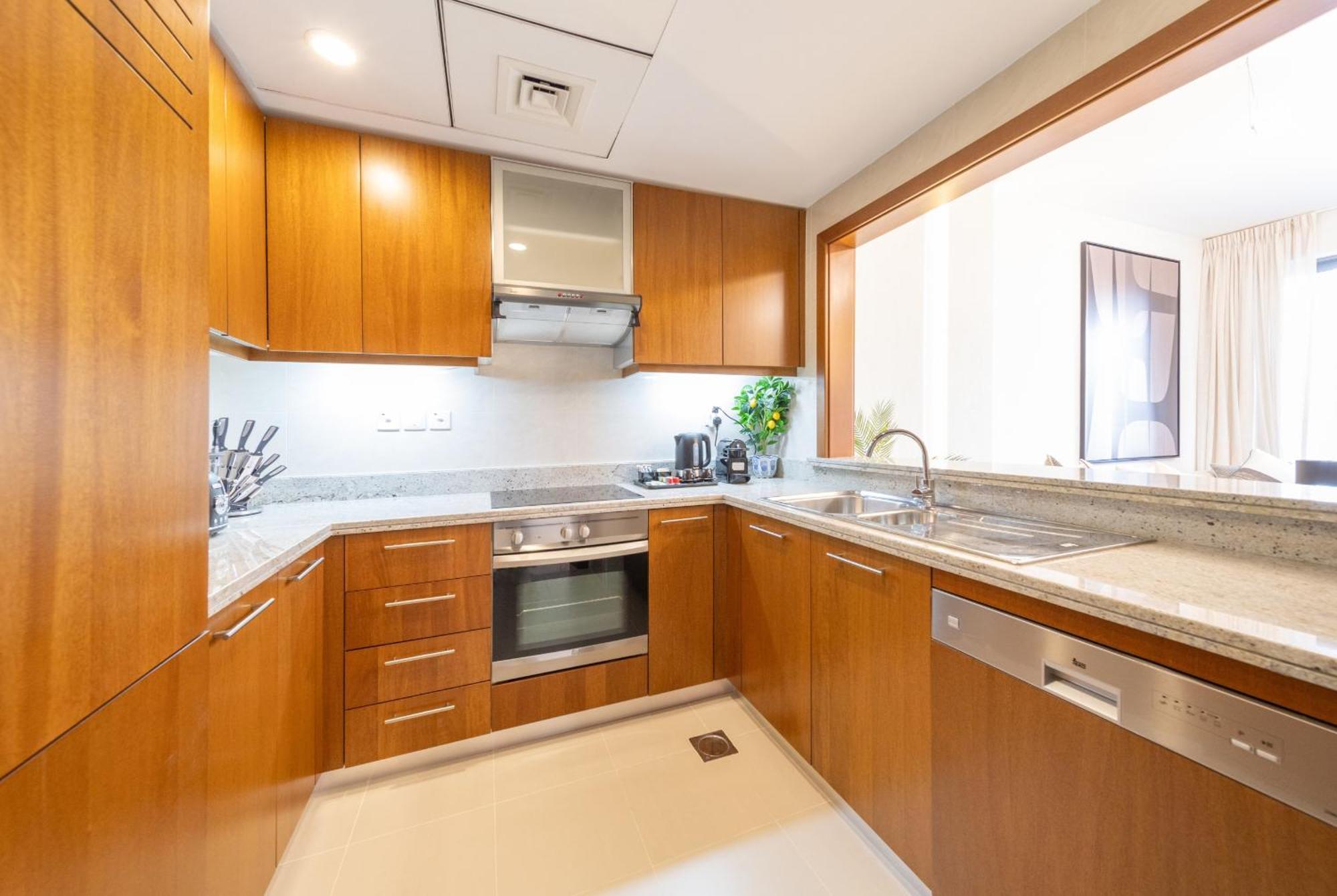 Eden's Homes & - Standpoint Residences Apartemen