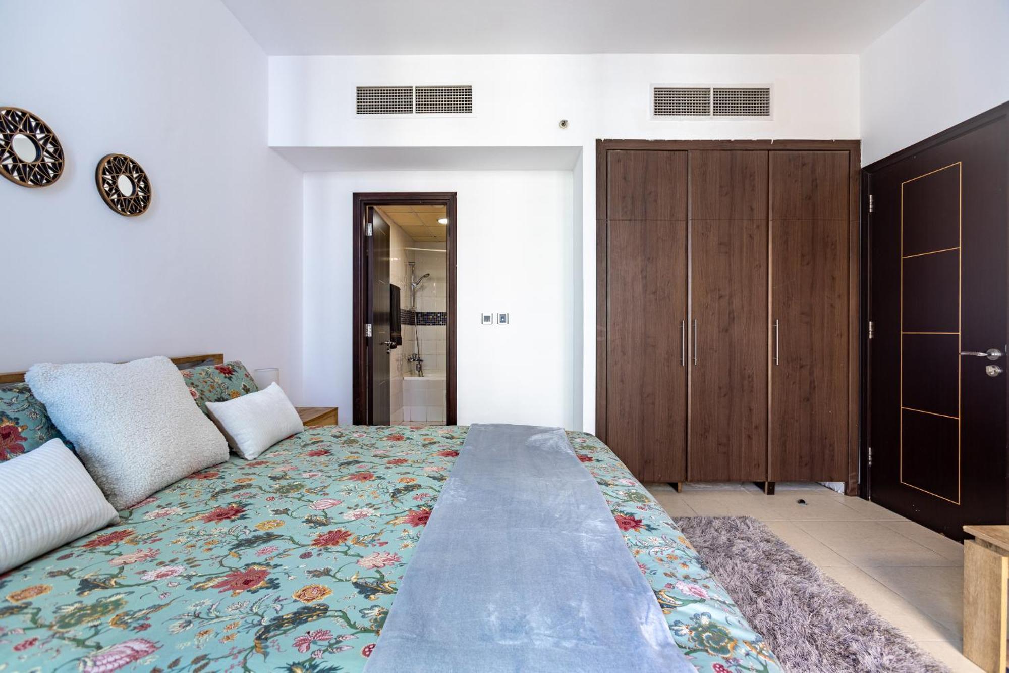 Apartament Livin' Holidays - Stunning 1br Corner Unit Next To Dmcc Metro Dubai