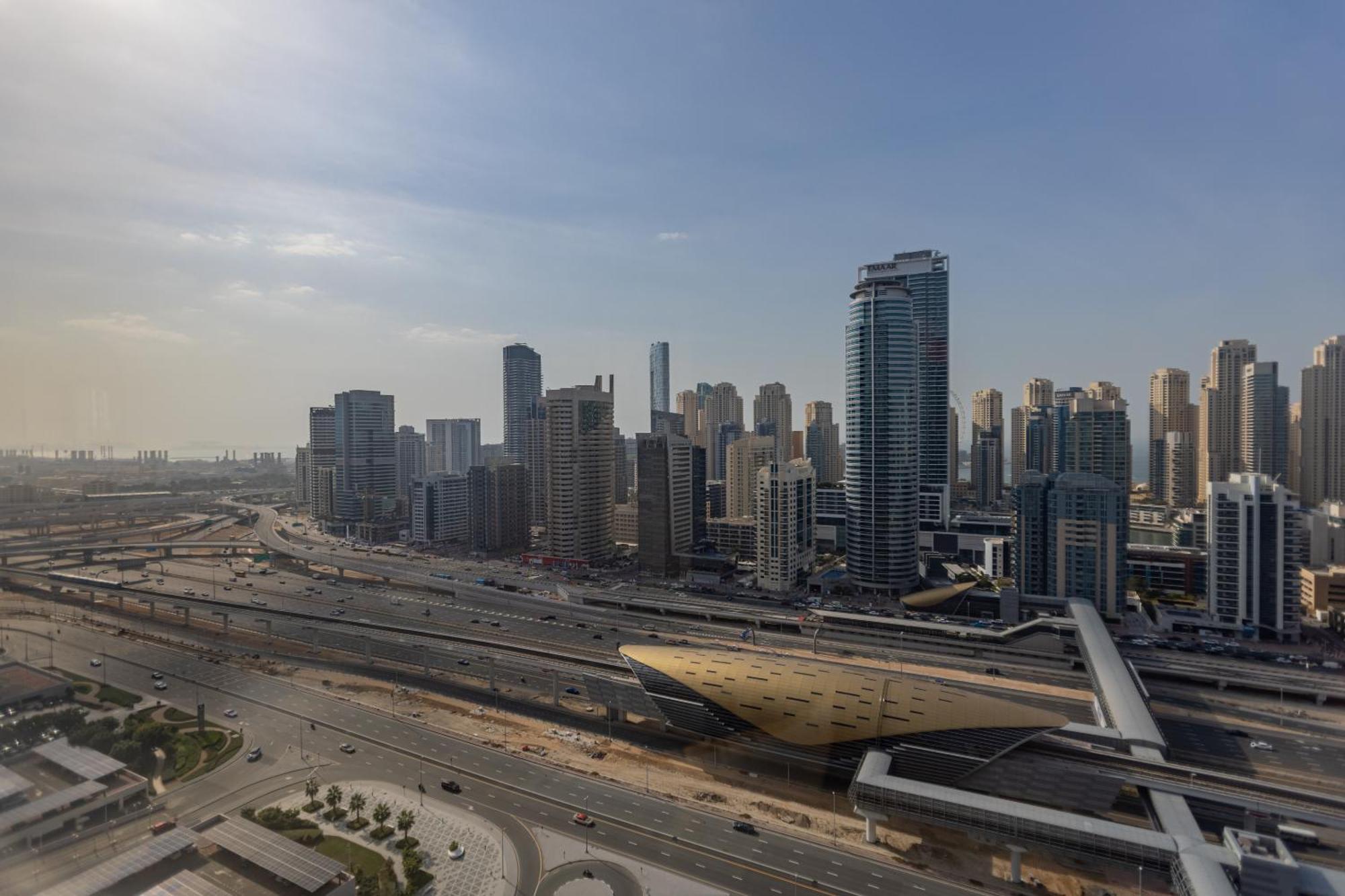 Apartament Livin' Holidays - Stunning 1br Corner Unit Next To Dmcc Metro